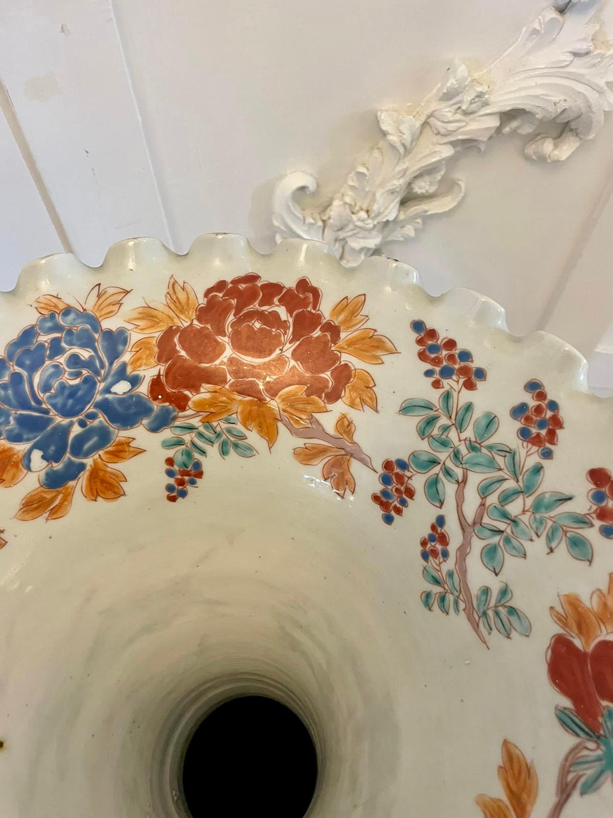 Grande vaso antico da terra Imari giapponese di qualità del XIX secolo in vendita 3