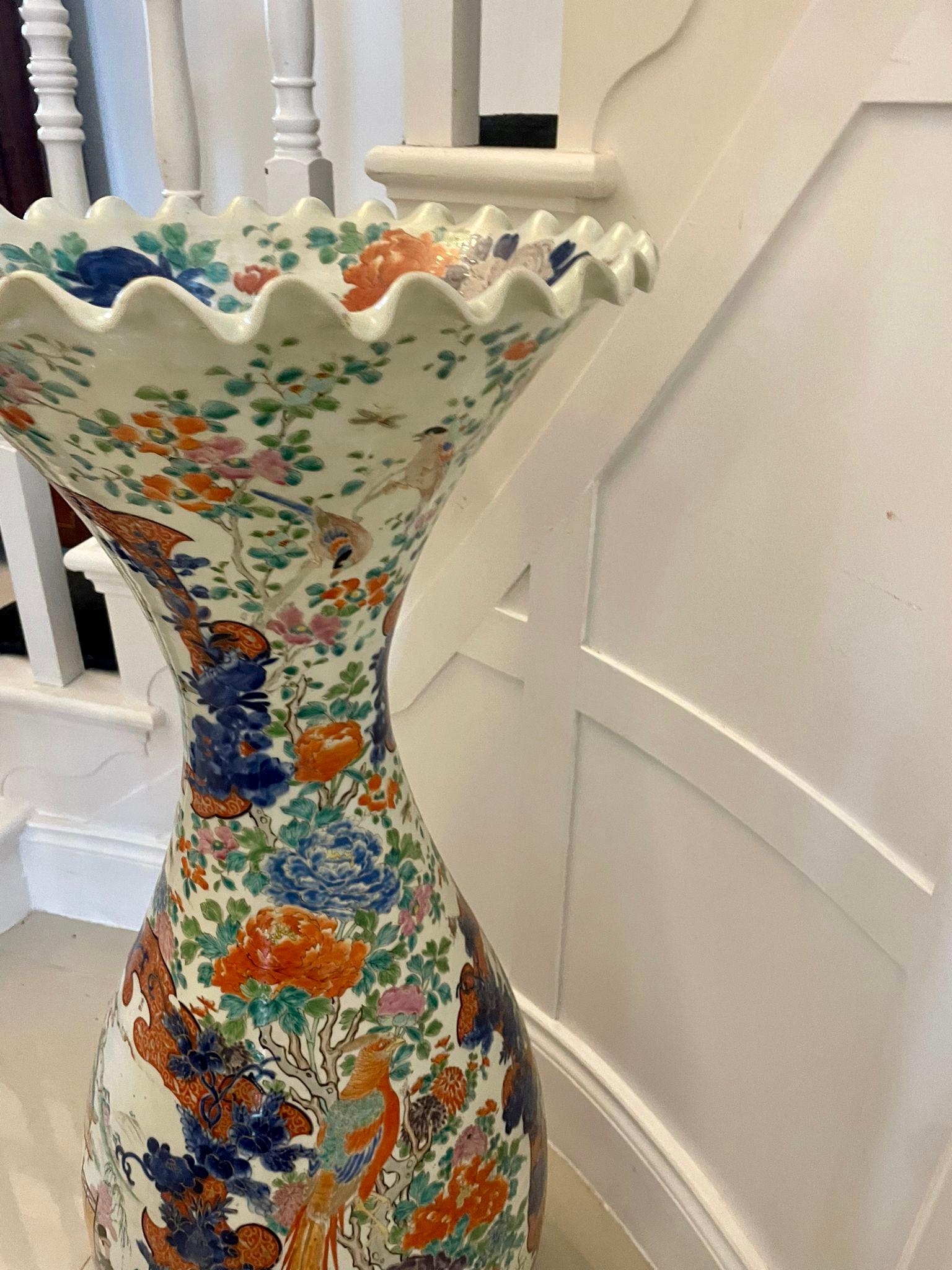 Grande vaso antico da terra Imari giapponese di qualità del XIX secolo in vendita 4
