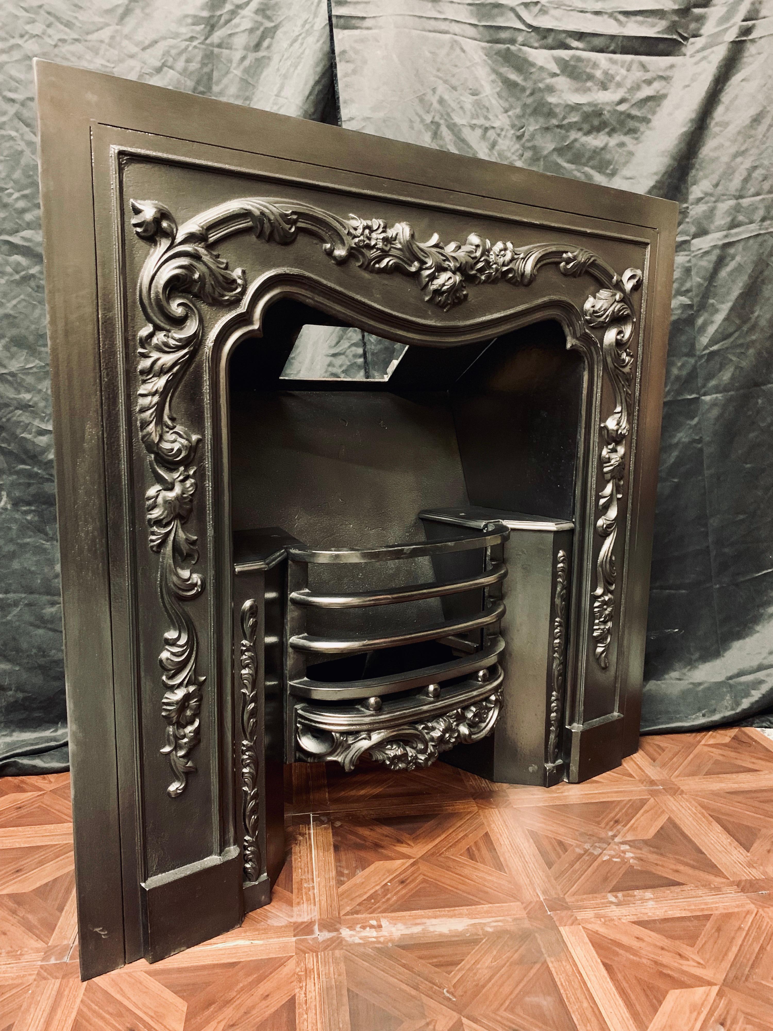 A large antique Victorian 19th century cast iron register fireplace insert in the Regency Manor, with an integral three barred fire basket wish cushion ball spacers, enhanced throughout with floral foliate detail. This is a fairly large piece with a
