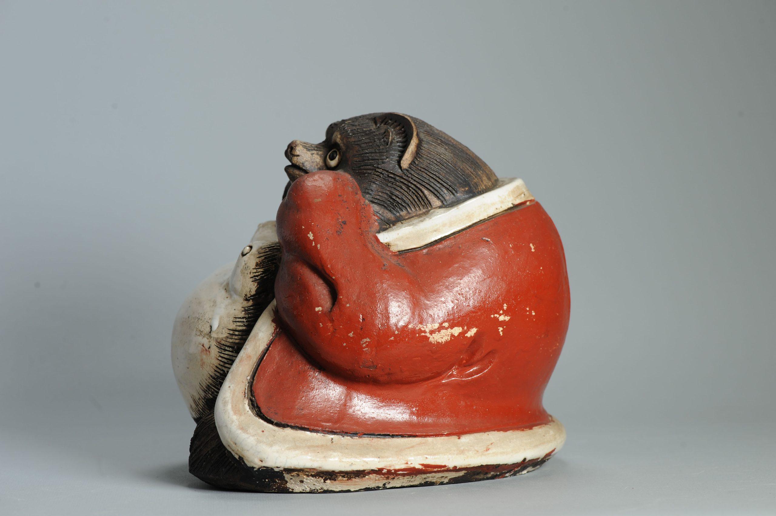 Grande Statue Ancienne de Tanuki Japonais du 20ème siècle Rouge et Blanc Japon en vente 8