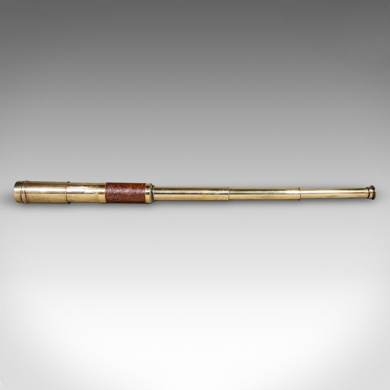 Victorien Grand télescope ancien à 3 tiroirs, laiton anglais, lorgnette en cuir, victorien, 1860 en vente