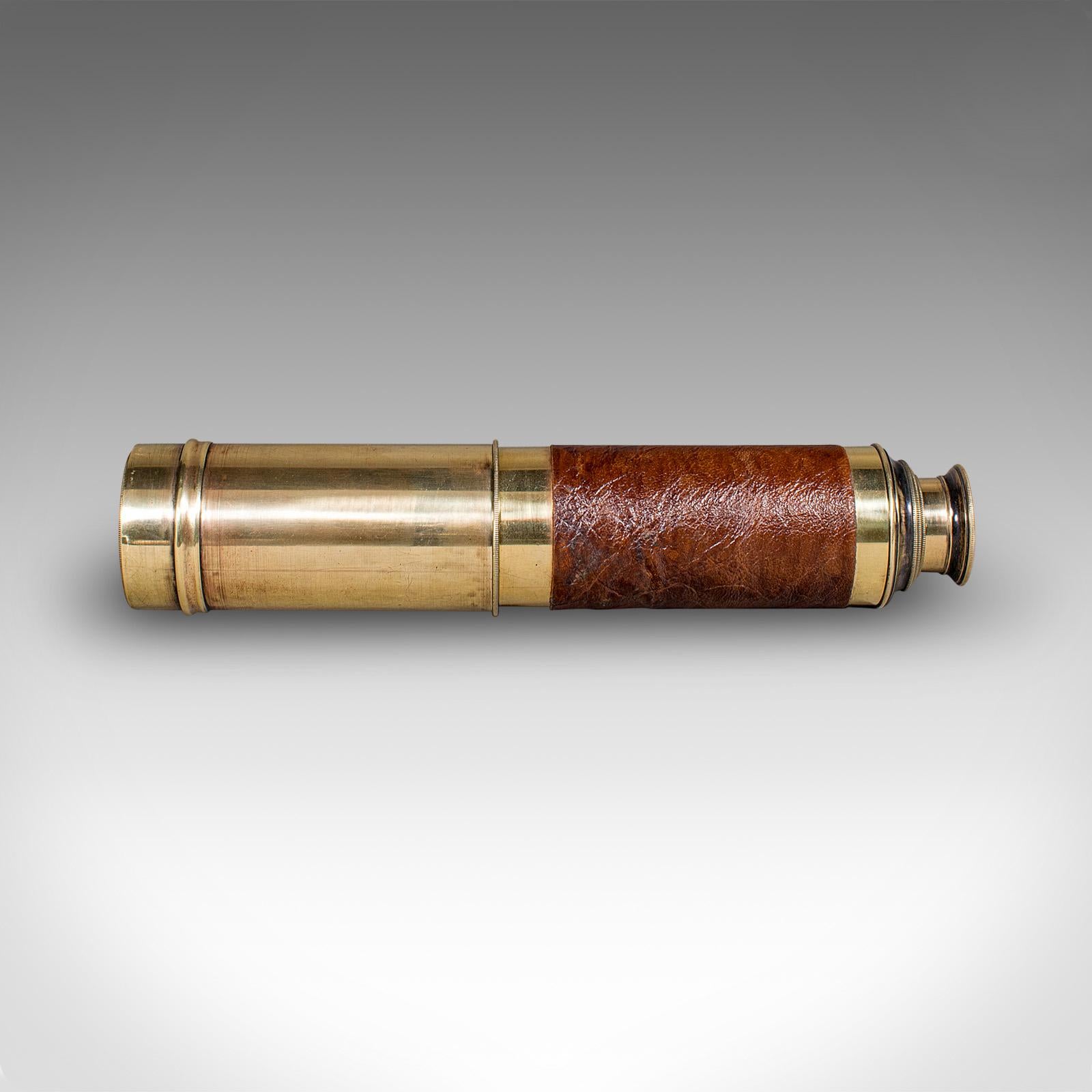 Britannique Grand télescope ancien à 3 tiroirs, laiton anglais, lorgnette en cuir, victorien, 1860 en vente