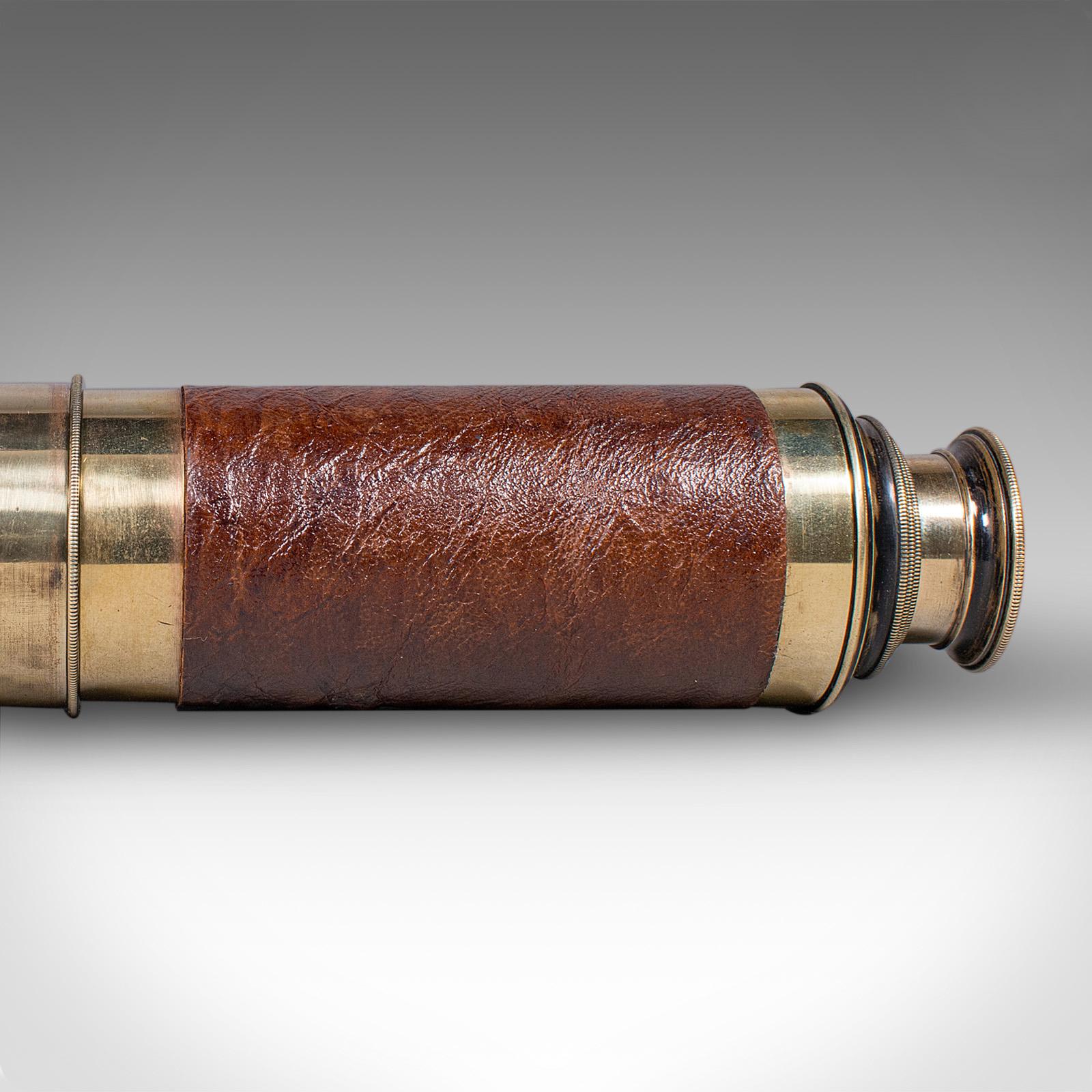Laiton Grand télescope ancien à 3 tiroirs, laiton anglais, lorgnette en cuir, victorien, 1860 en vente