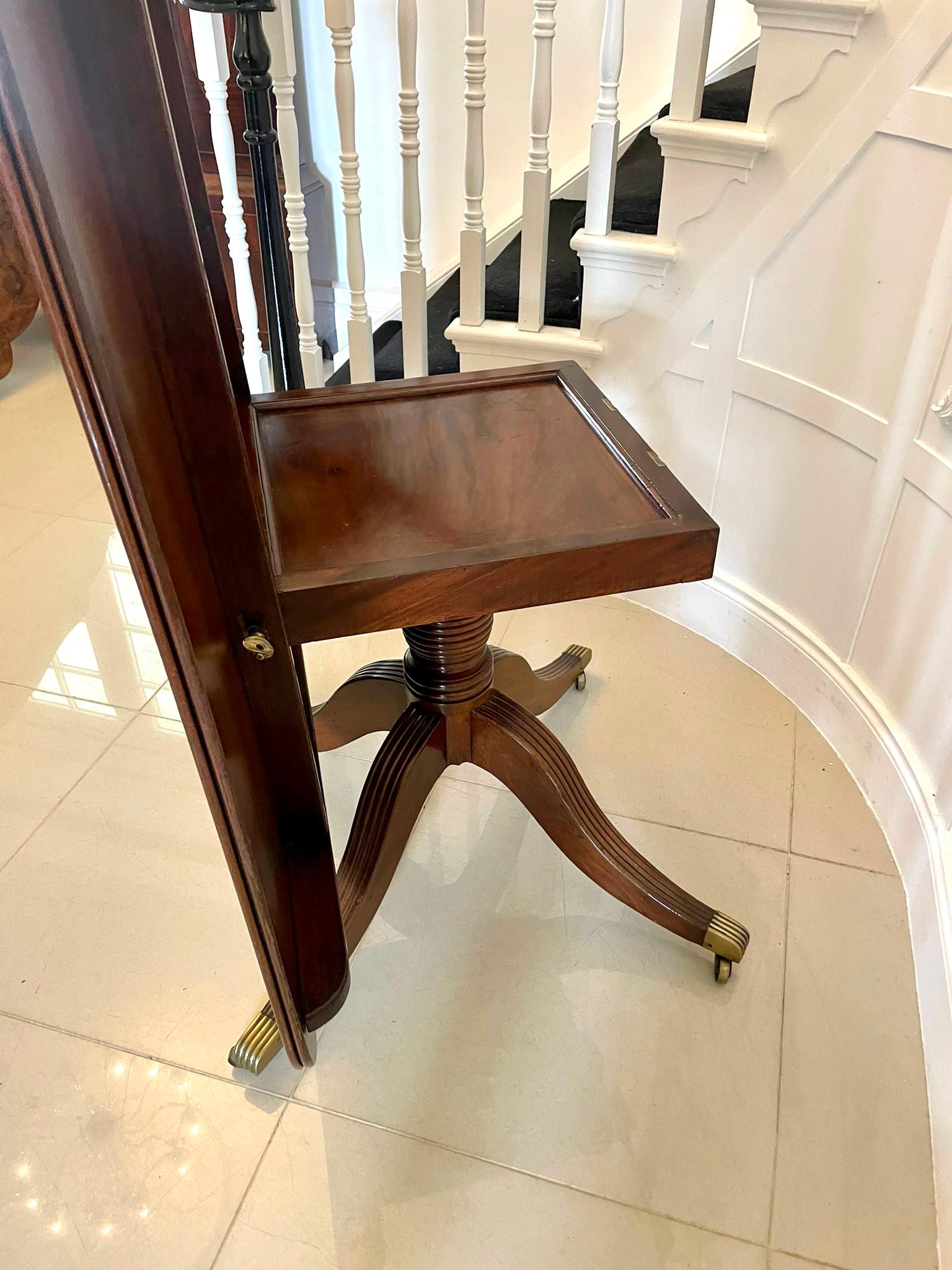 Large Antique 6 Seater Regency Quality Figured Mahogany Dining Table en vente 4