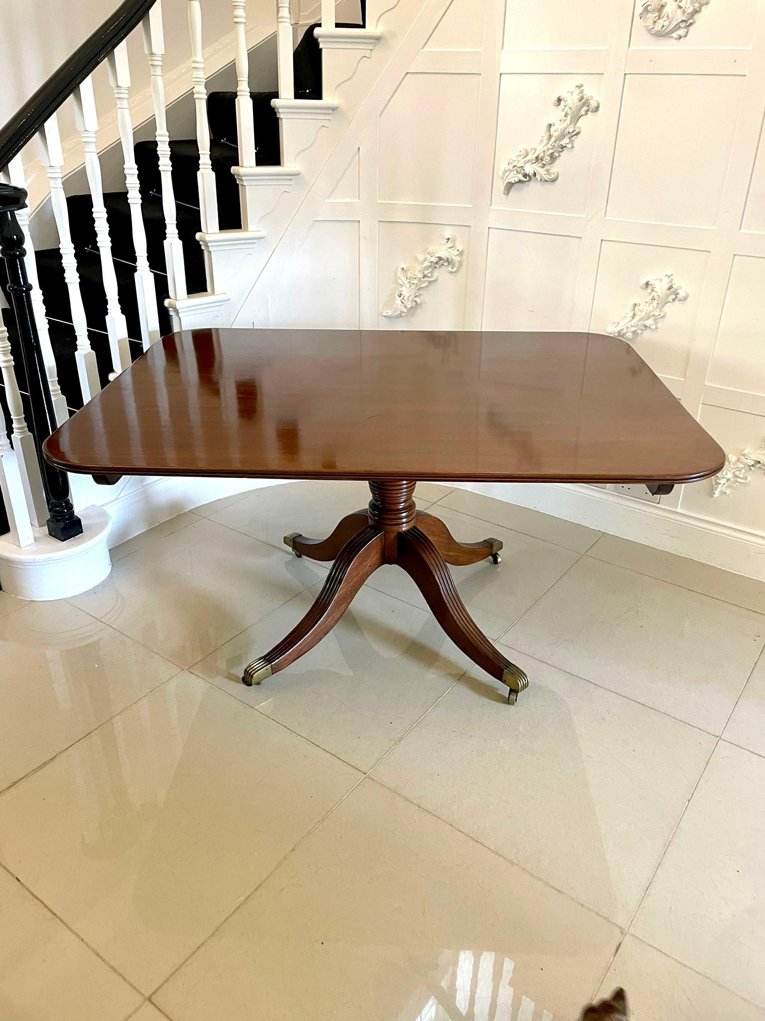 Anglais Large Antique 6 Seater Regency Quality Figured Mahogany Dining Table en vente