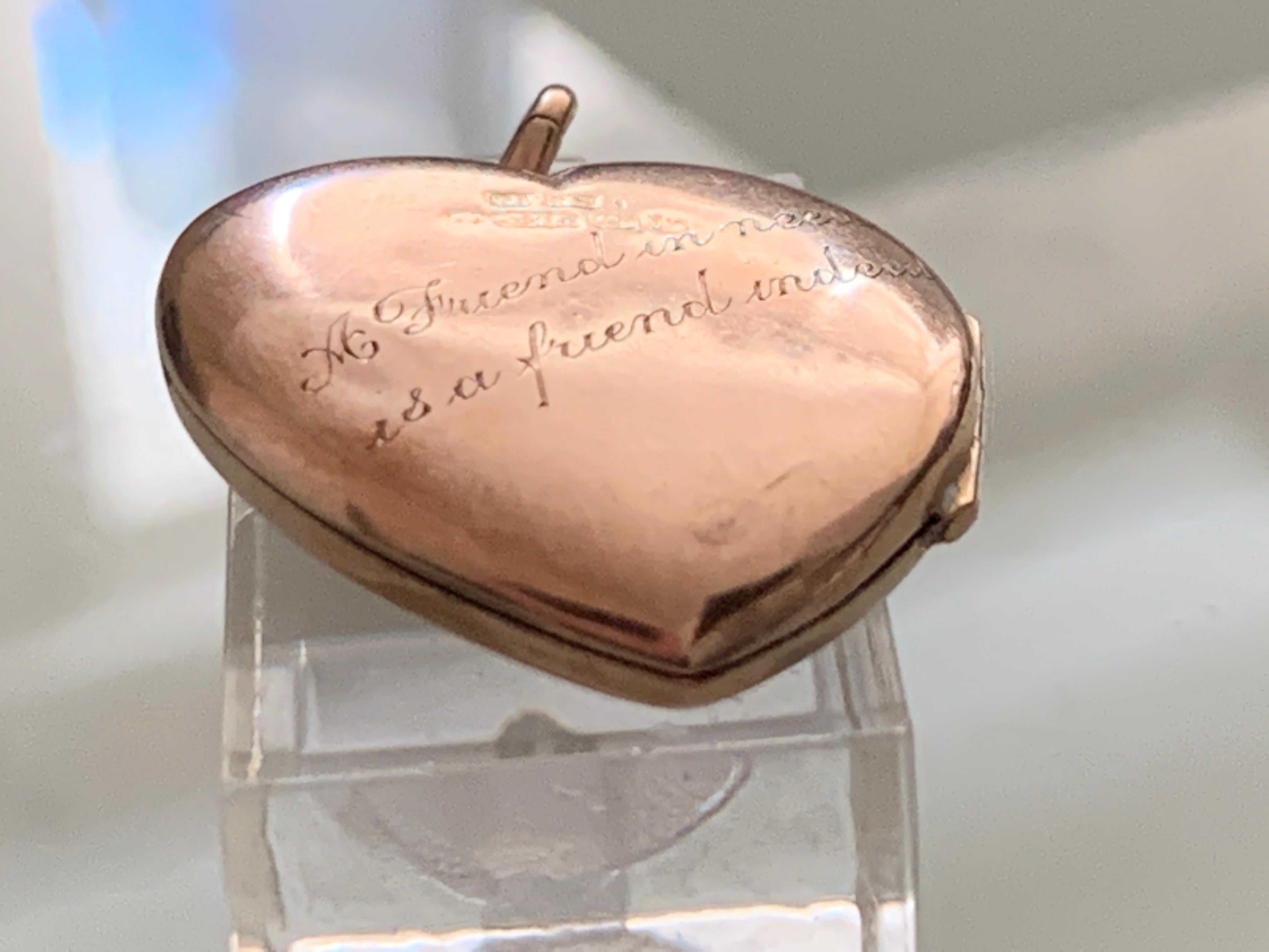 Grand médaillon ancien en or 9ct en forme de coeur en vente 3