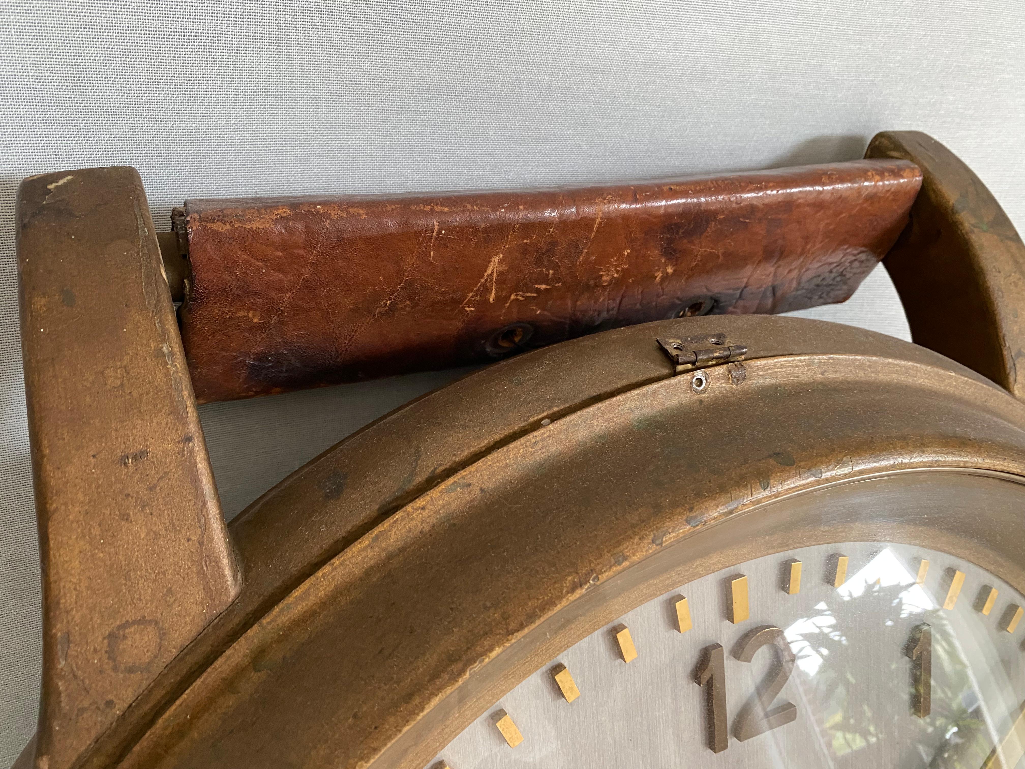 Große antike Advertisement-Armbanduhr der Schweizer Uhrmacherin „Certina“ (Messing) im Angebot