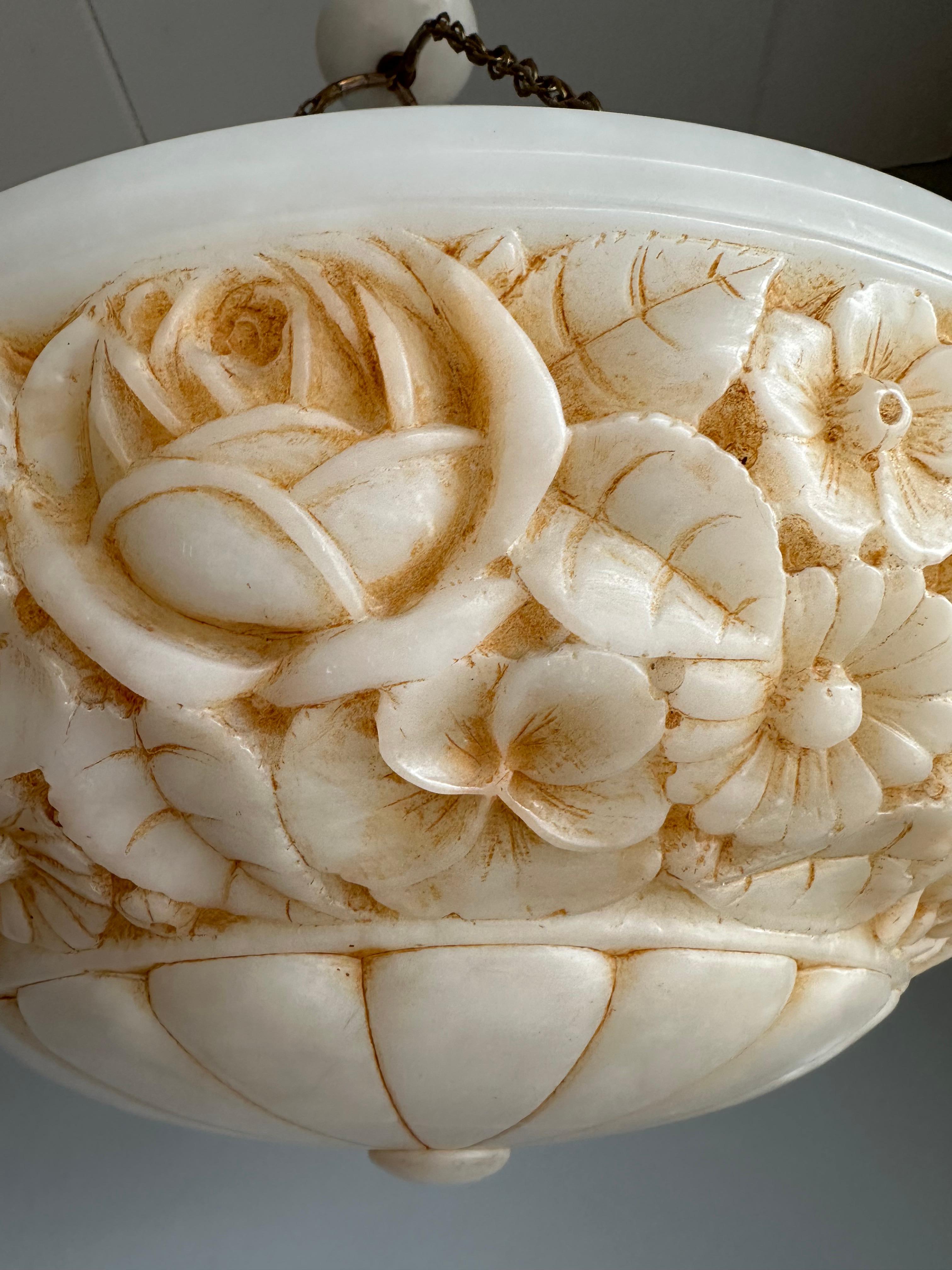 Grand lustre / pendentif en albâtre antique avec. Something Great Hand Carved Roses & Leafs (Roses et feuilles sculptées à la main) en vente 4