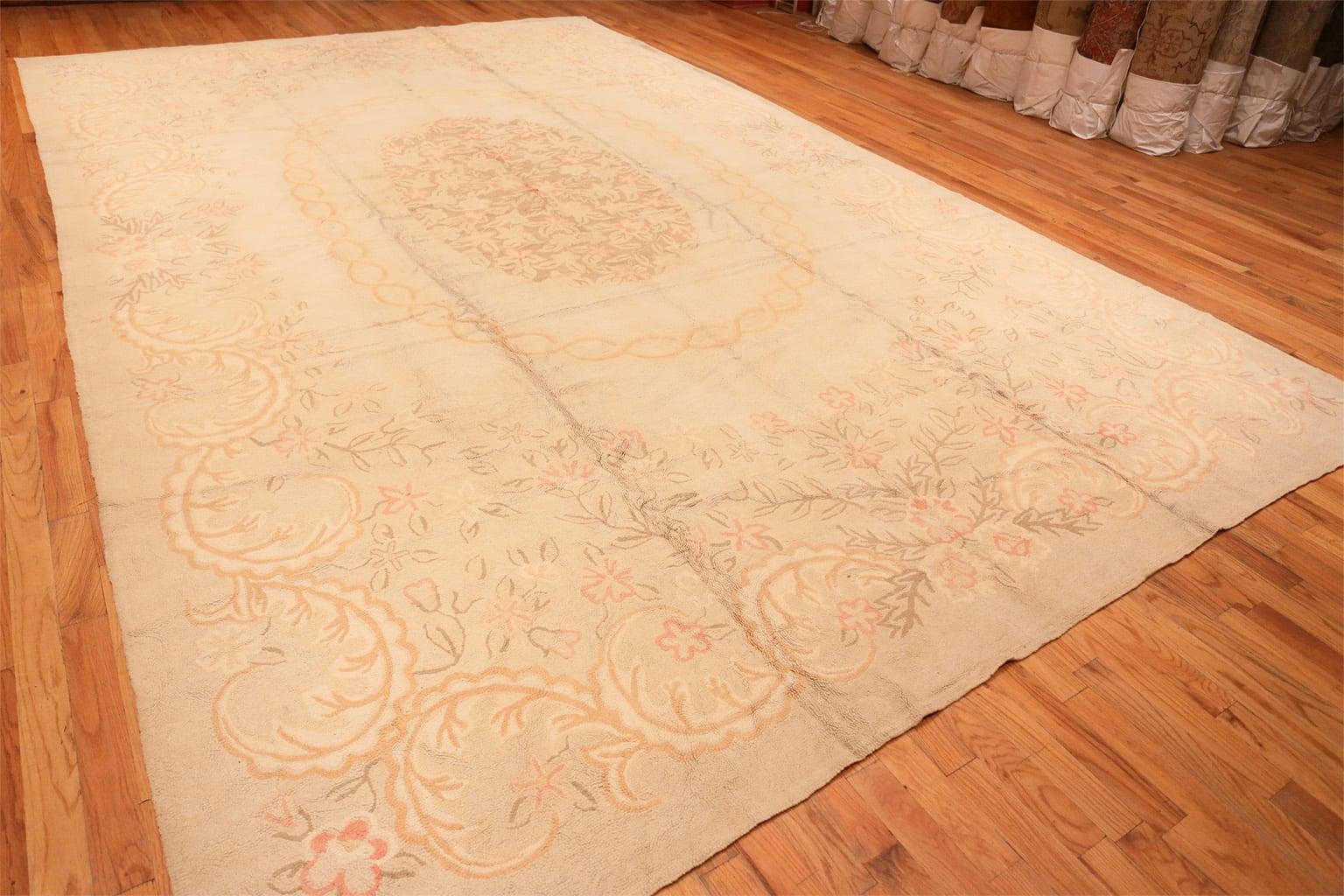 Hand-Knotted Large Antique American Hooked Rug. Size: 11 ft 4 in x 18 ft 2 in  