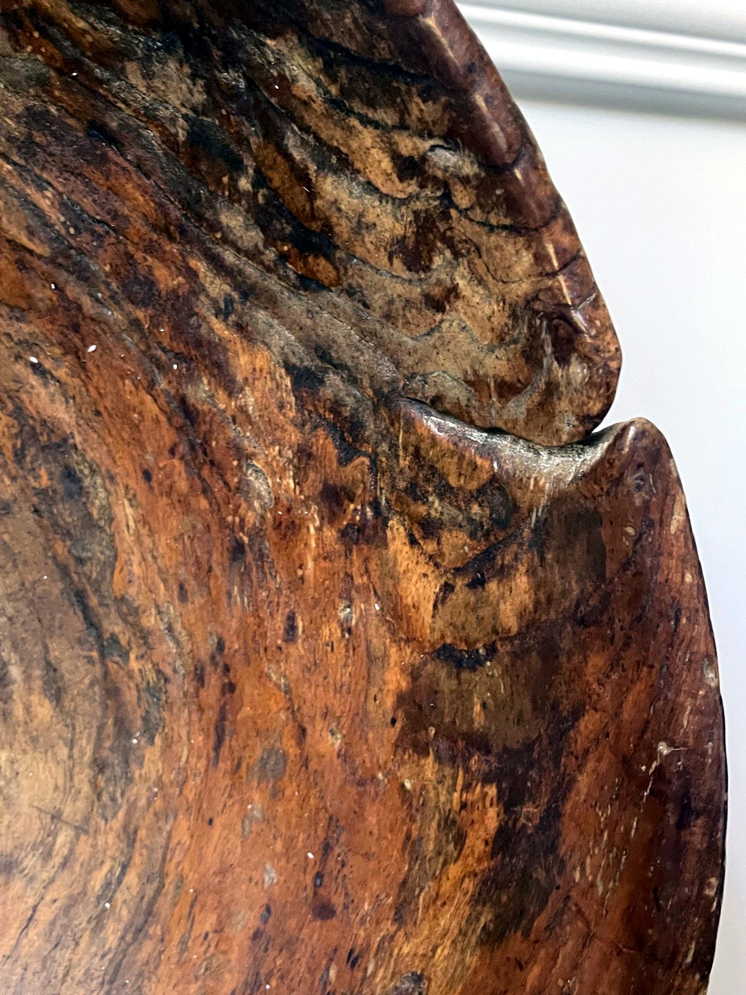 Grand bol ancien Americana en loupe d'orme sculpté avec poignées en vente 3