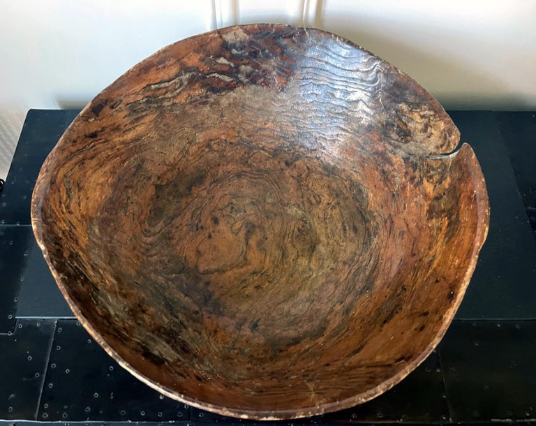 Large Antique Americana Carved Elm Burl Bowl with Handles For Sale 6