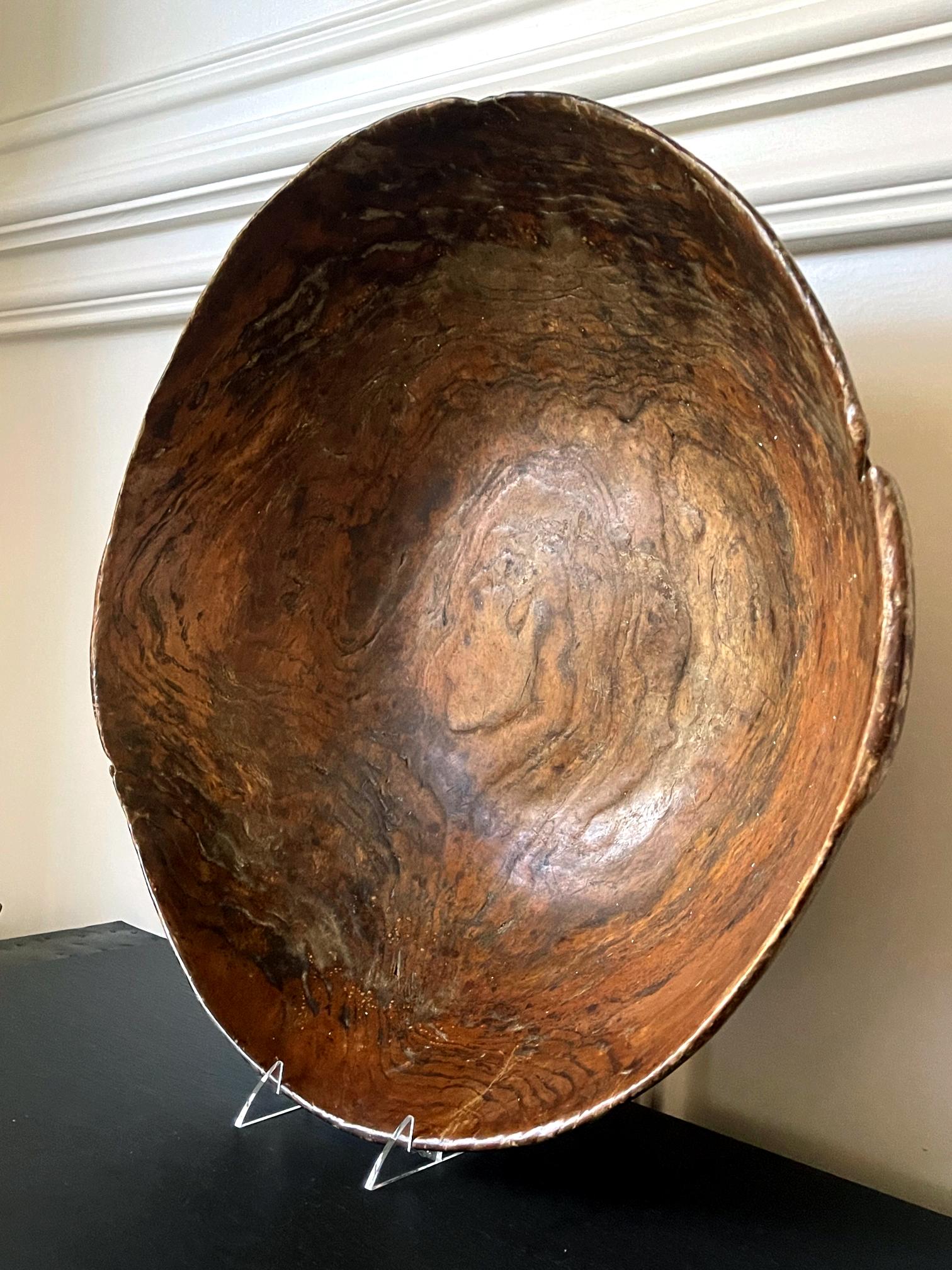 American Colonial Large Antique Americana Carved Elm Burl Bowl with Handles For Sale