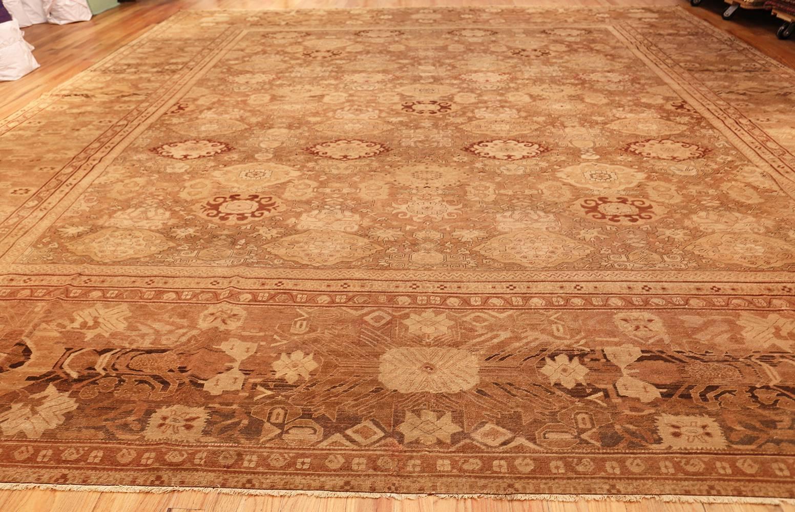20th Century Antique Amritsar Indian Rug. Size: 15 ft 8 in x 17 ft 4 in  For Sale