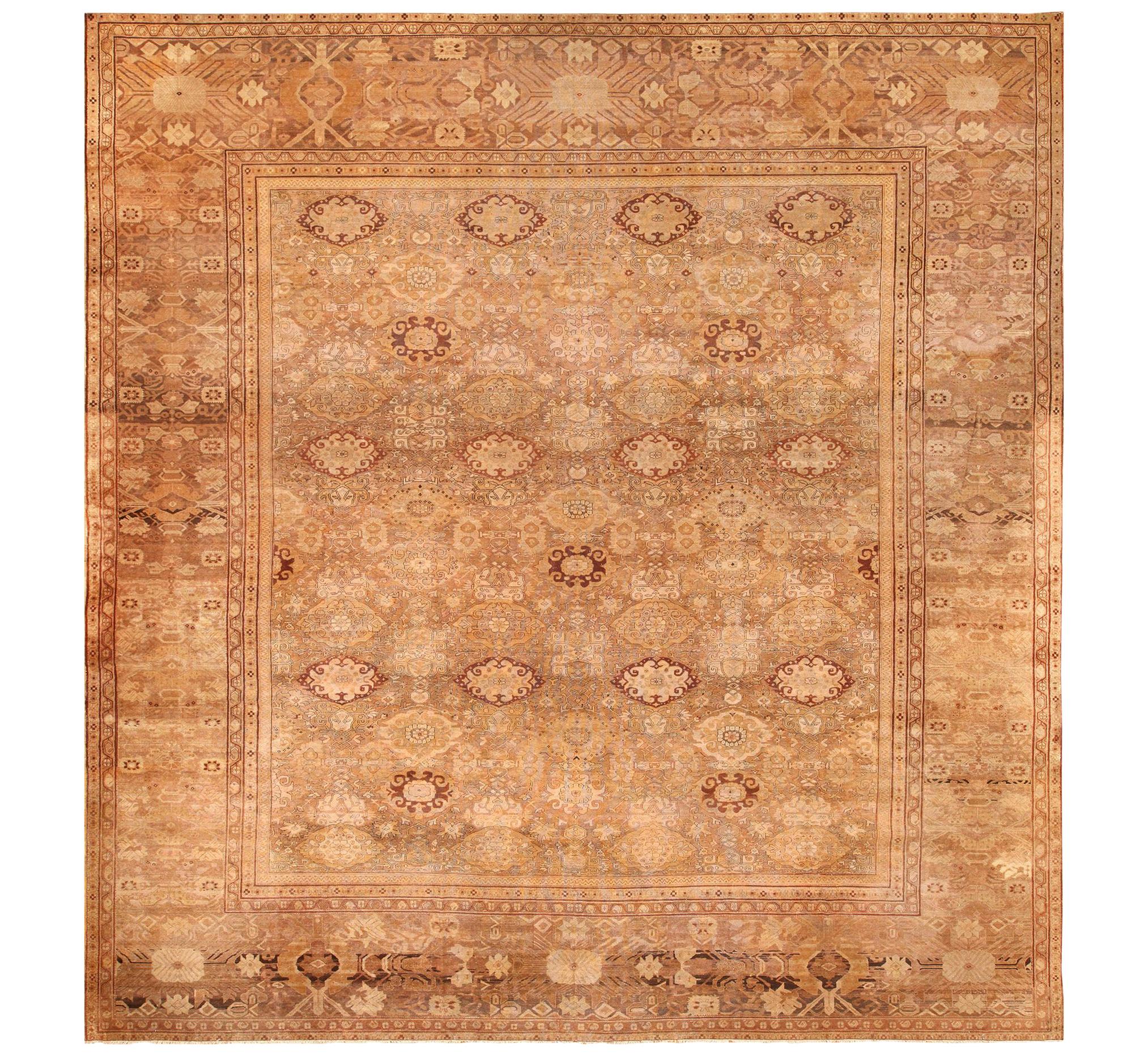 Antique Amritsar Indian Rug. Size: 15 ft 8 in x 17 ft 4 in  For Sale