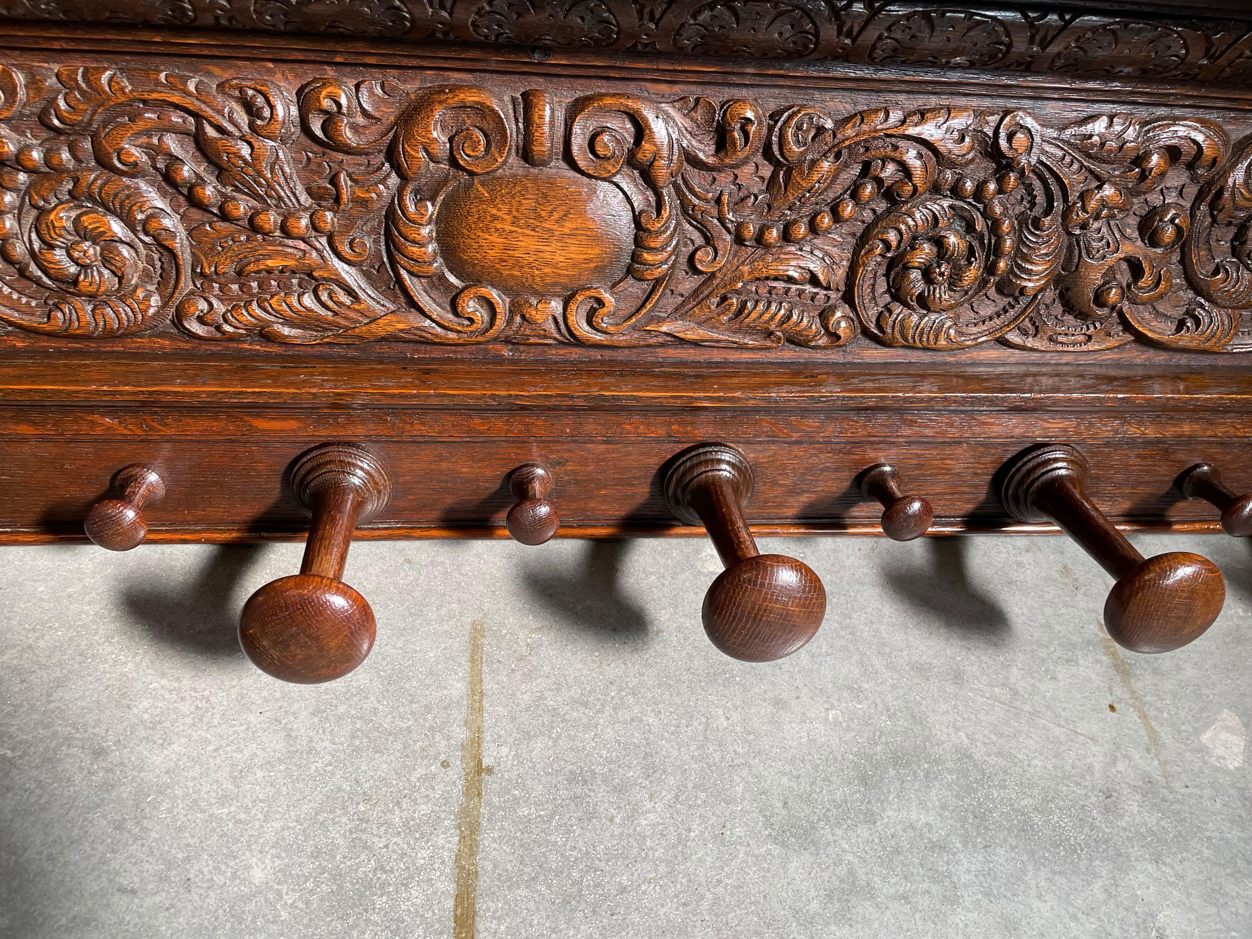 Large Antique and Quality Carved Wooden Wall Coat Rack with Noble Men Sculptures For Sale 4