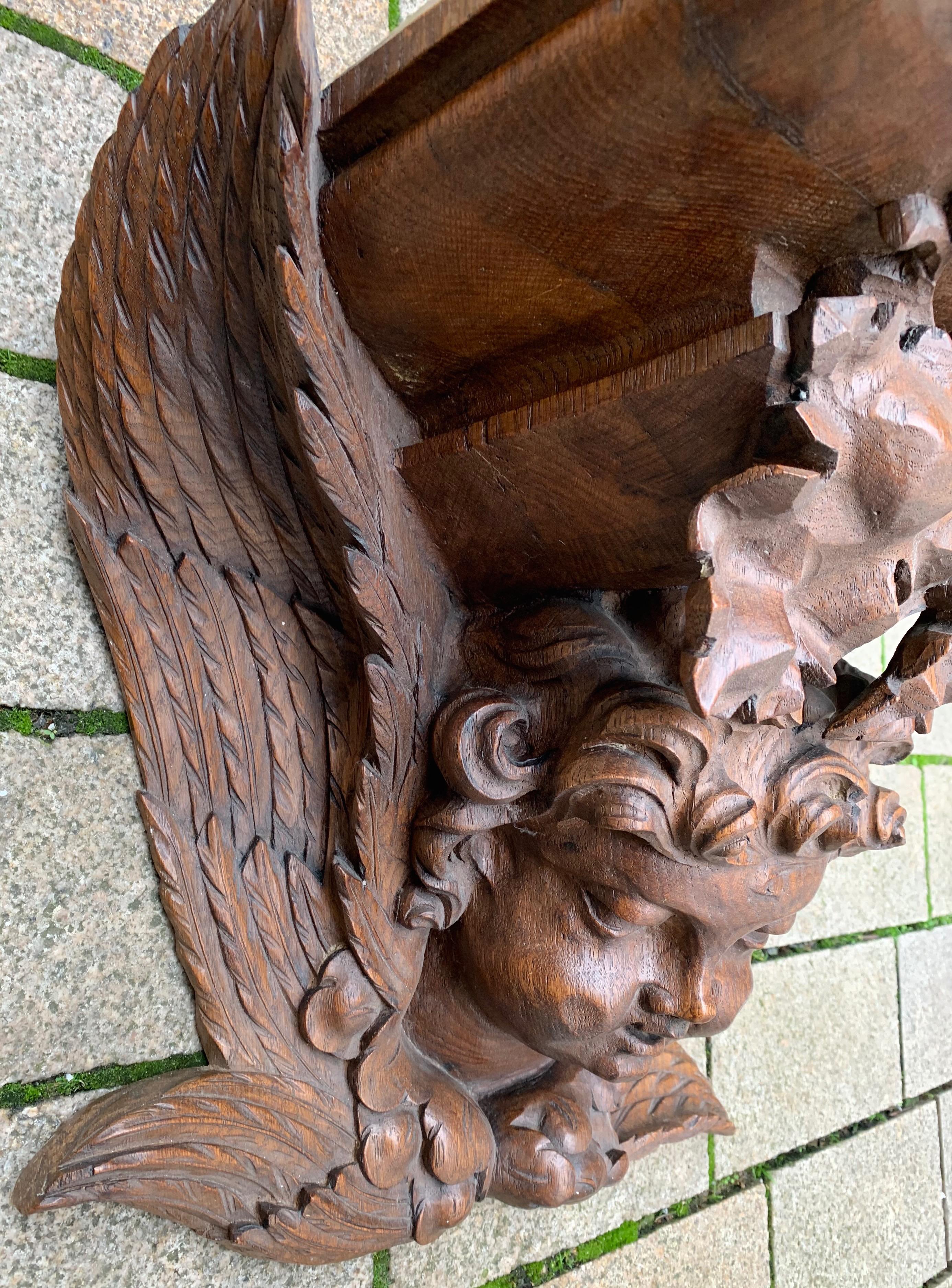 Ménsula de repisa de arte gótico extra grande y de calidad de museo con escultura de ángel en Excelente estado para la venta en Lisse, NL