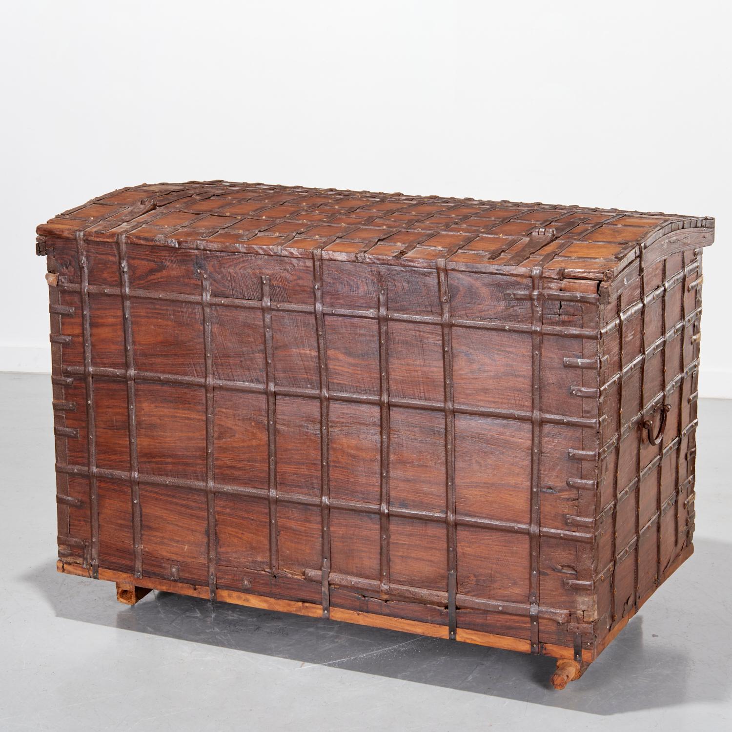 Large Antique Anglo-Indian Ironbound Pitara Coffer with Hammered Copper Elements For Sale 6