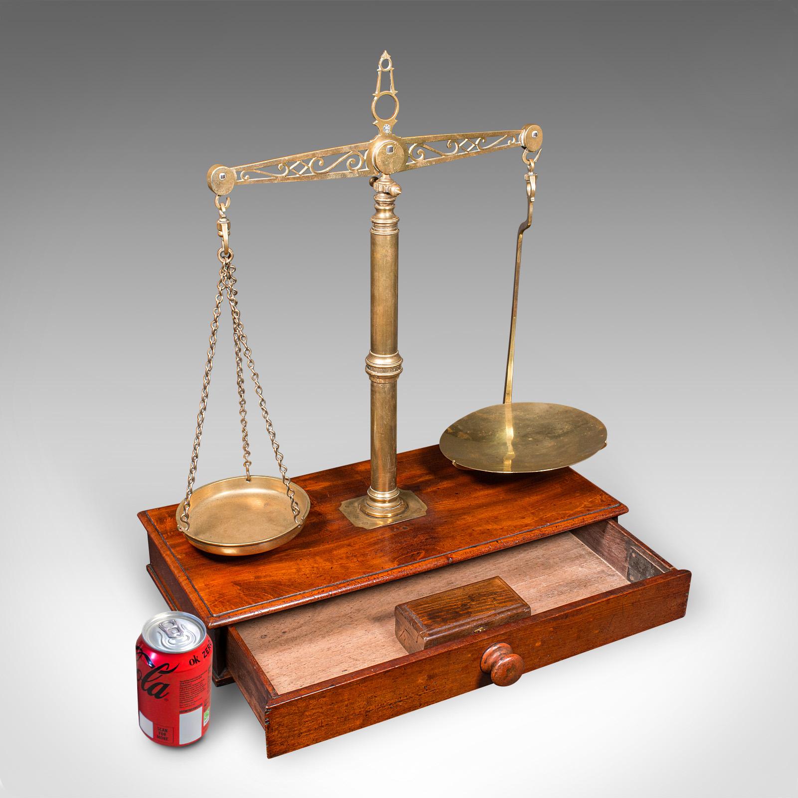 Grande balance d'apothicaire ancienne, anglaise, de comptoir, victorienne en vente 2