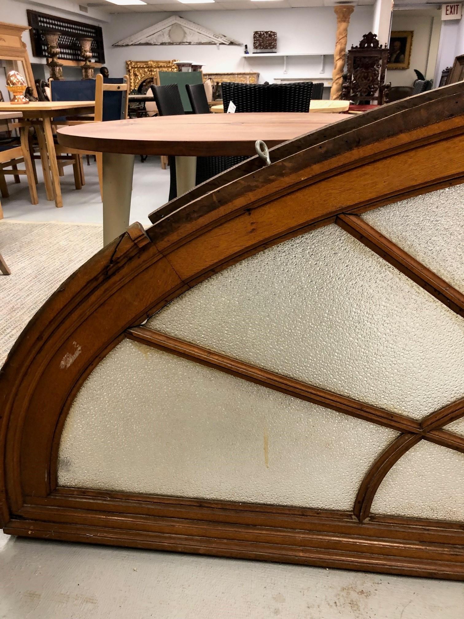 Large Antique Arched Transom Palladian Window in a Oak Frame Early 20th Century  In Good Condition For Sale In Stamford, CT