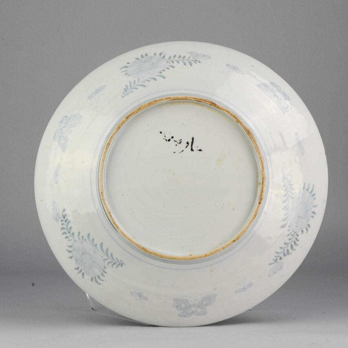 Large Antique Arita Japanese Porcelain Charger Edo Meiji Period Plate, 19th C In Good Condition For Sale In Amsterdam, Noord Holland