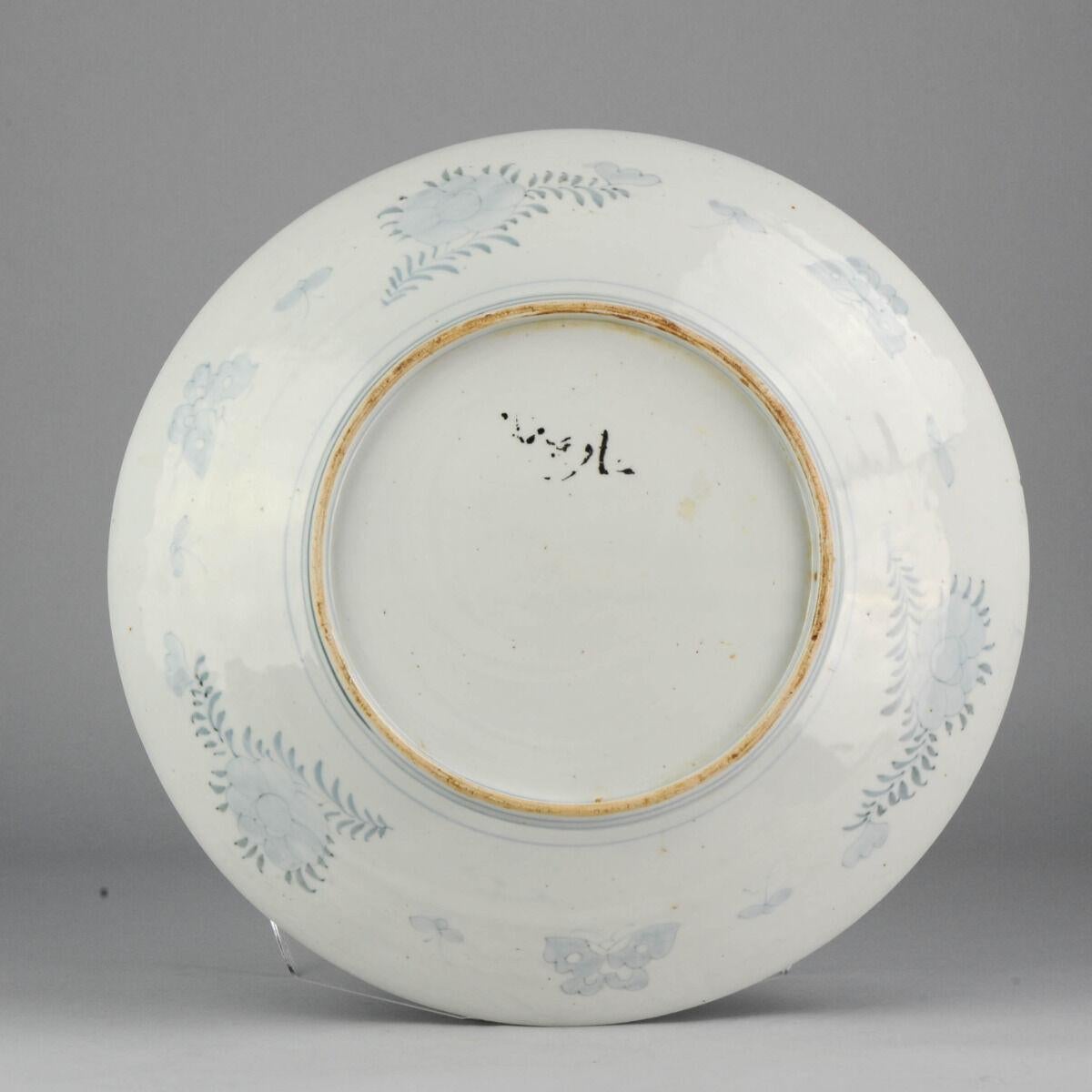 Gran Plato de Porcelana Japonesa Arita Antiguo Periodo Edo Meiji, S. XIX en Bueno estado para la venta en Amsterdam, Noord Holland