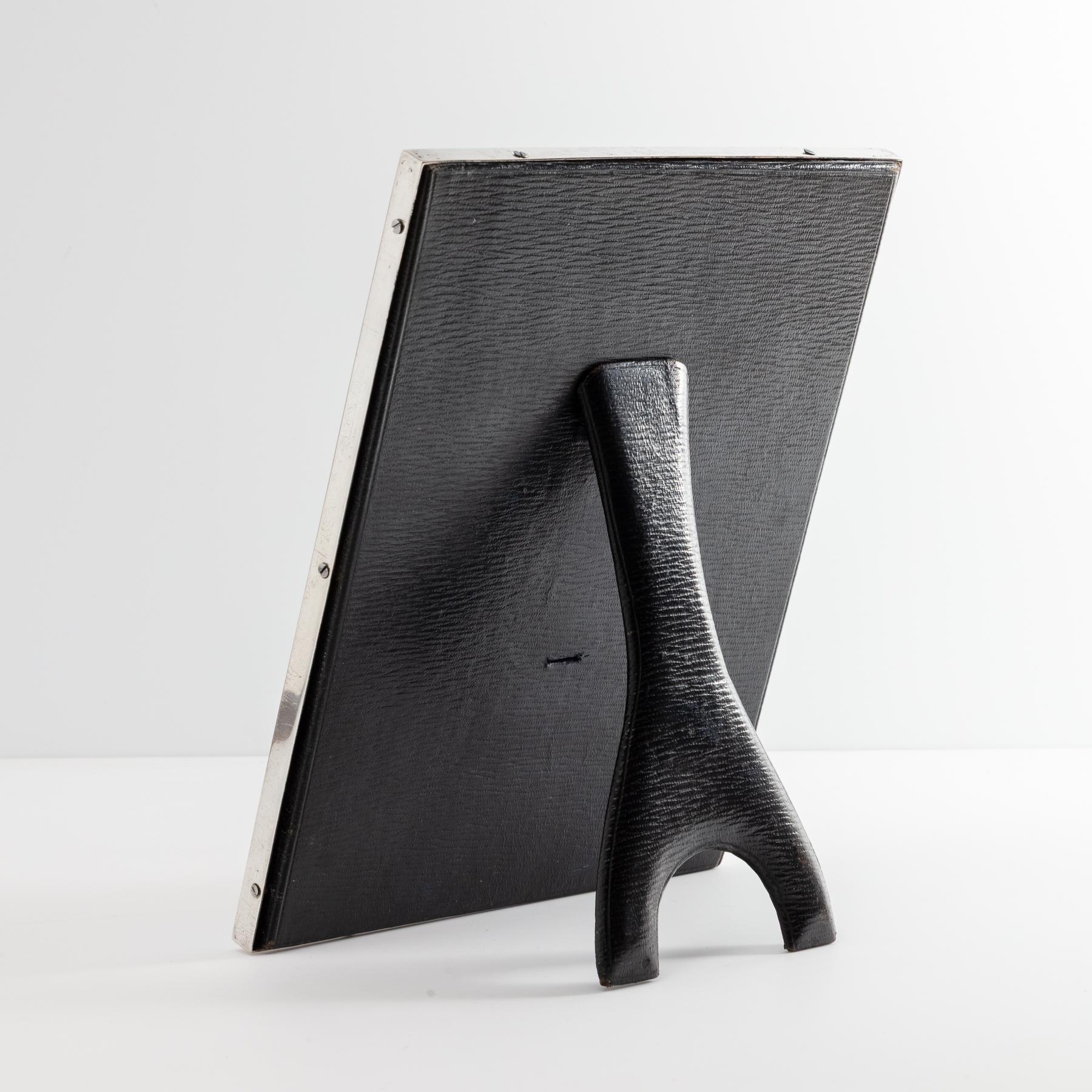 Grande portafoto d'epoca Art Deco in argento e smalto guilloché Londra 1932 In condizioni buone in vendita a London, GB