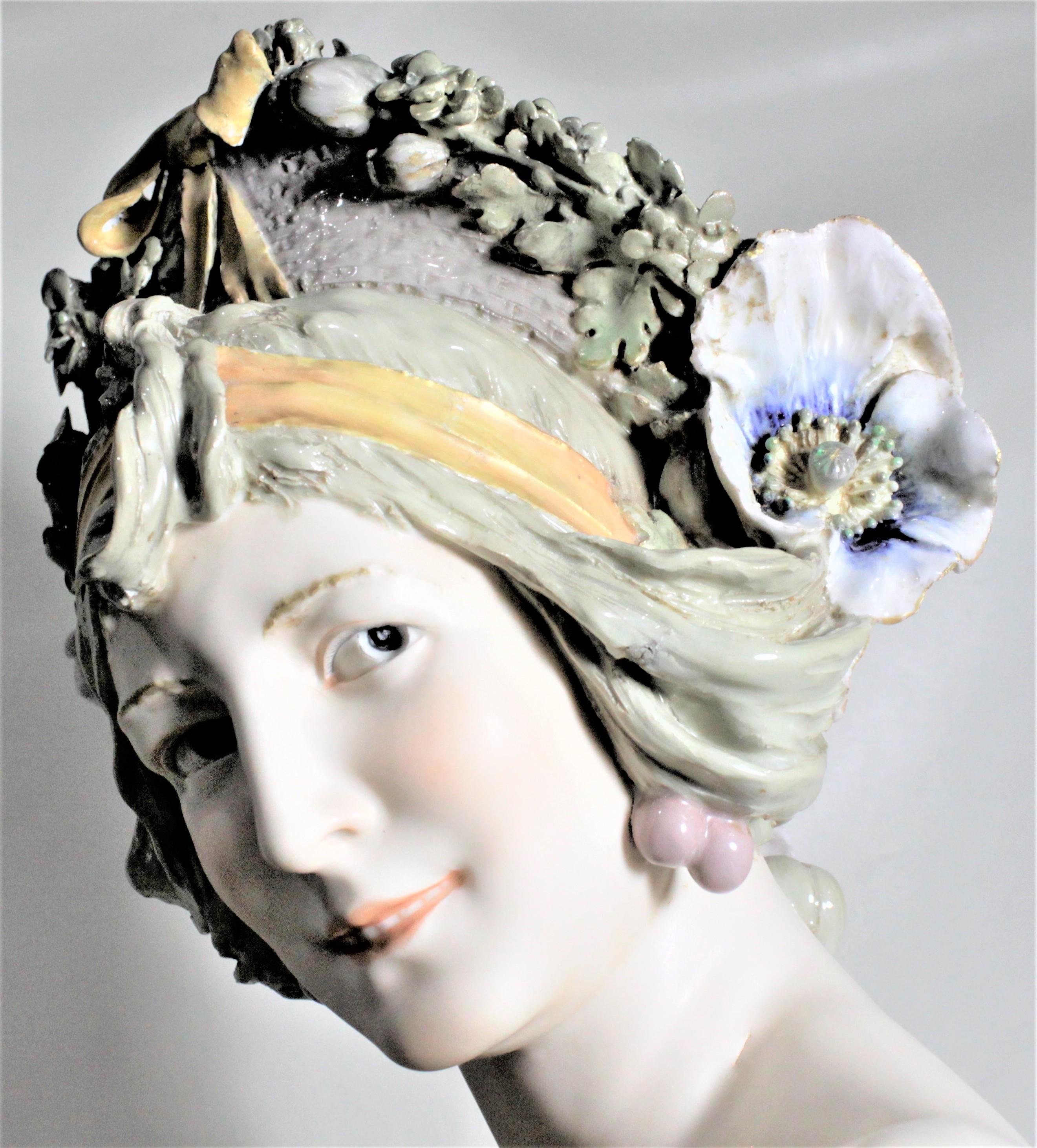 Große antike weibliche Skulptur oder Büste aus österreichischem Jugendstil-Porzellan im Angebot 3