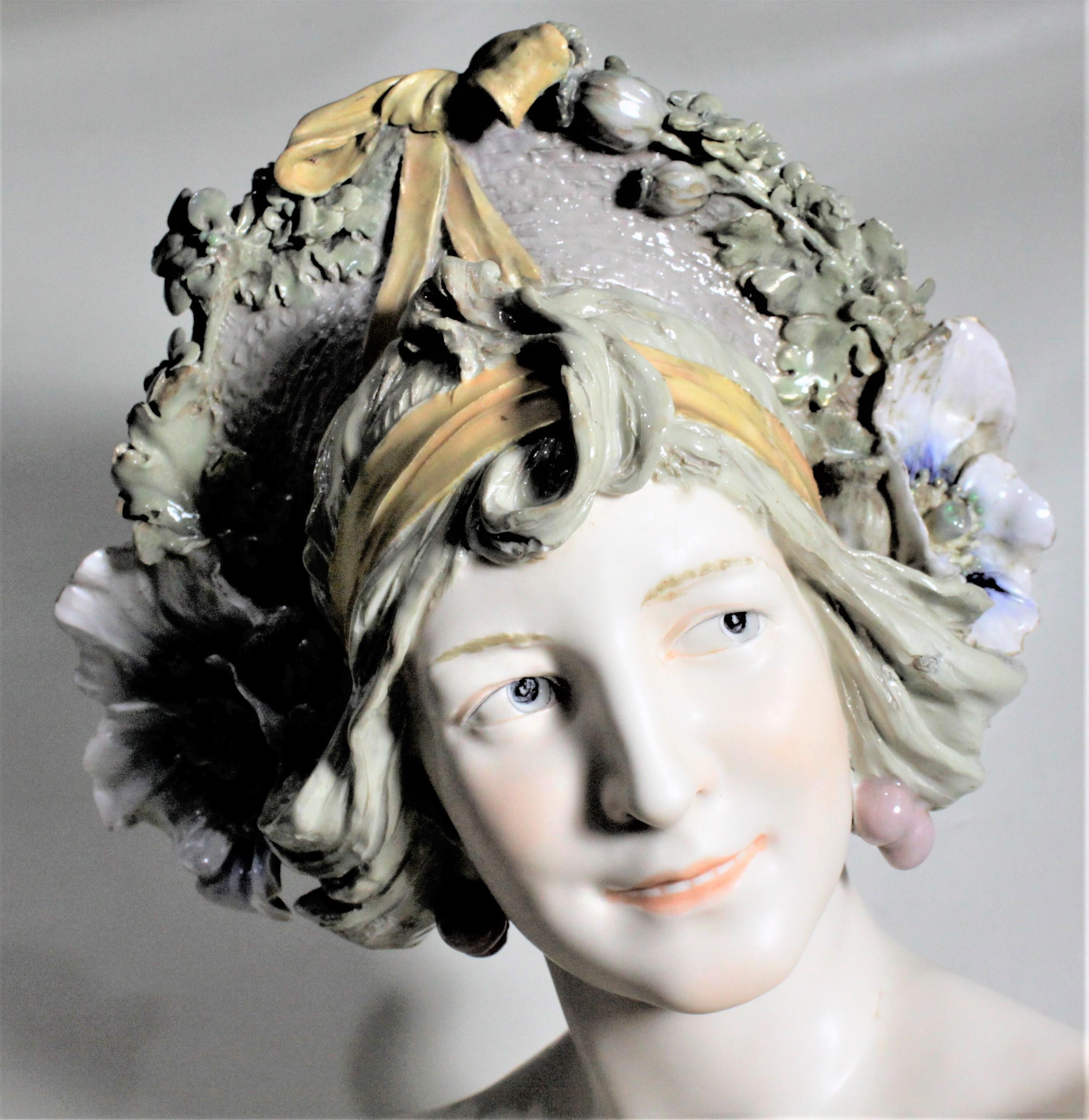 Große antike weibliche Skulptur oder Büste aus österreichischem Jugendstil-Porzellan im Angebot 2