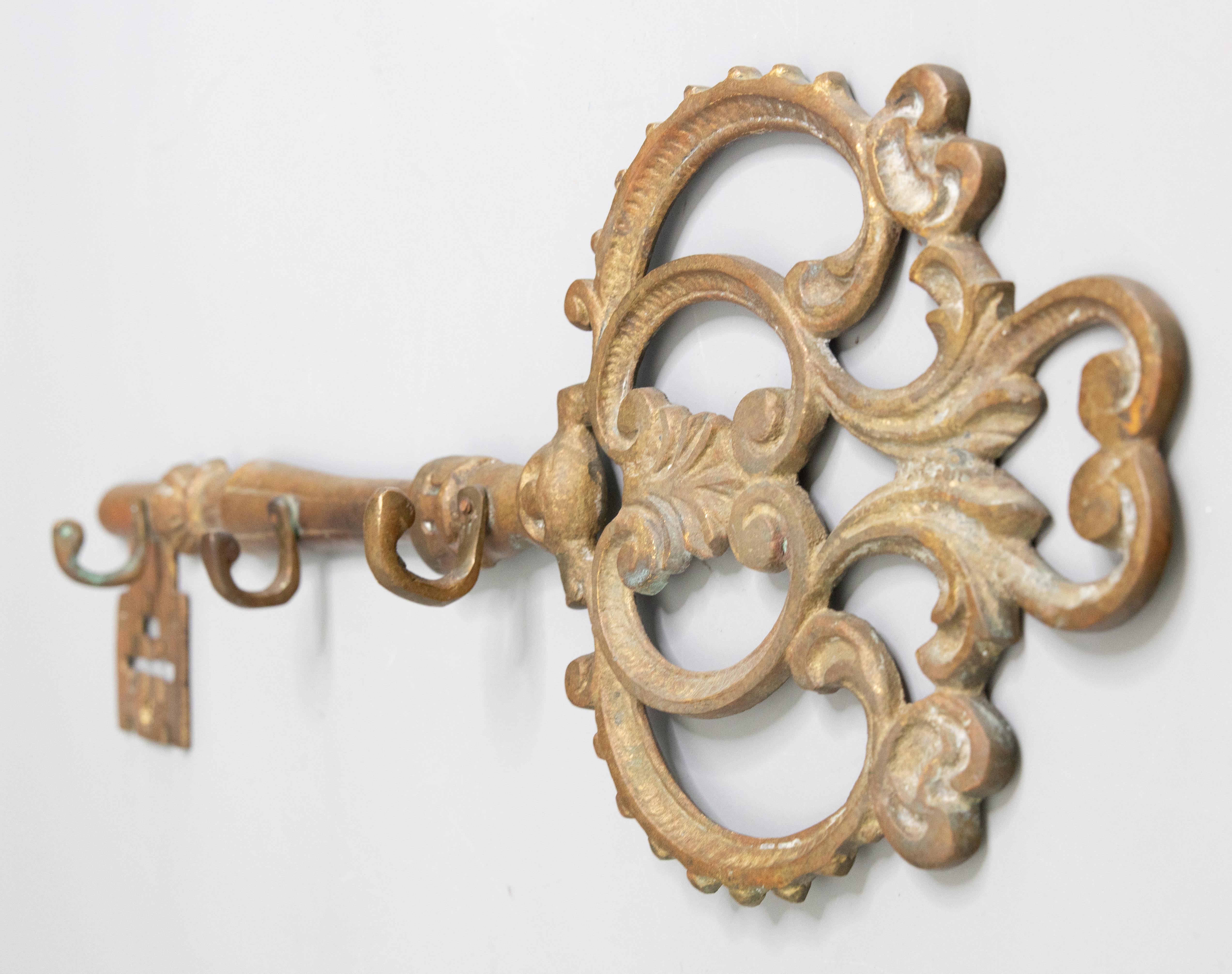 A fabulous early 20th-Century Art Nouveau period French brass decorative key shaped coat or hat rack. This charming coat rack has an ornate key design with a lovely aged brass patina. It's a nice large size, sturdy and heavy with three hooks,