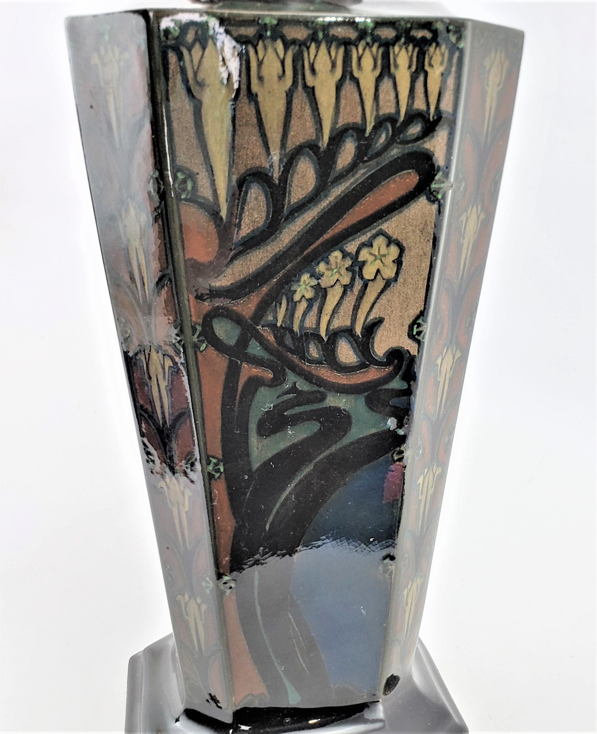 Grand vase ancien en poterie d'art Art nouveau de Rozenburg avec décoration de paysage en vente 3