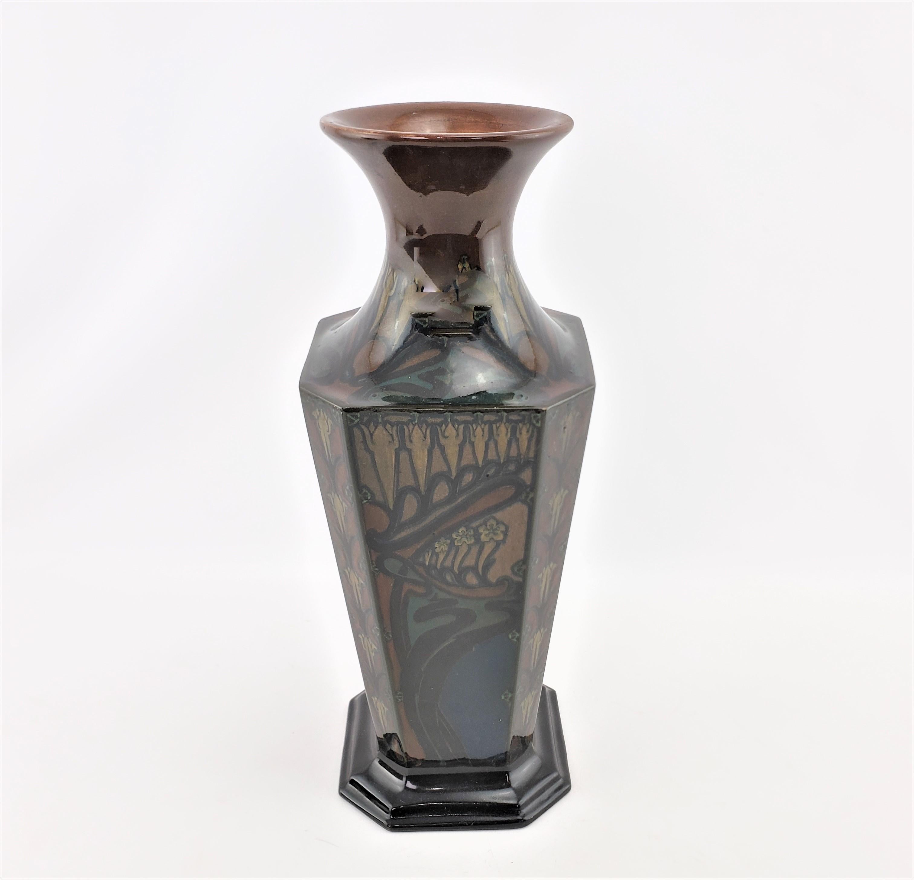 Néerlandais Grand vase ancien en poterie d'art Art nouveau de Rozenburg avec décoration de paysage en vente