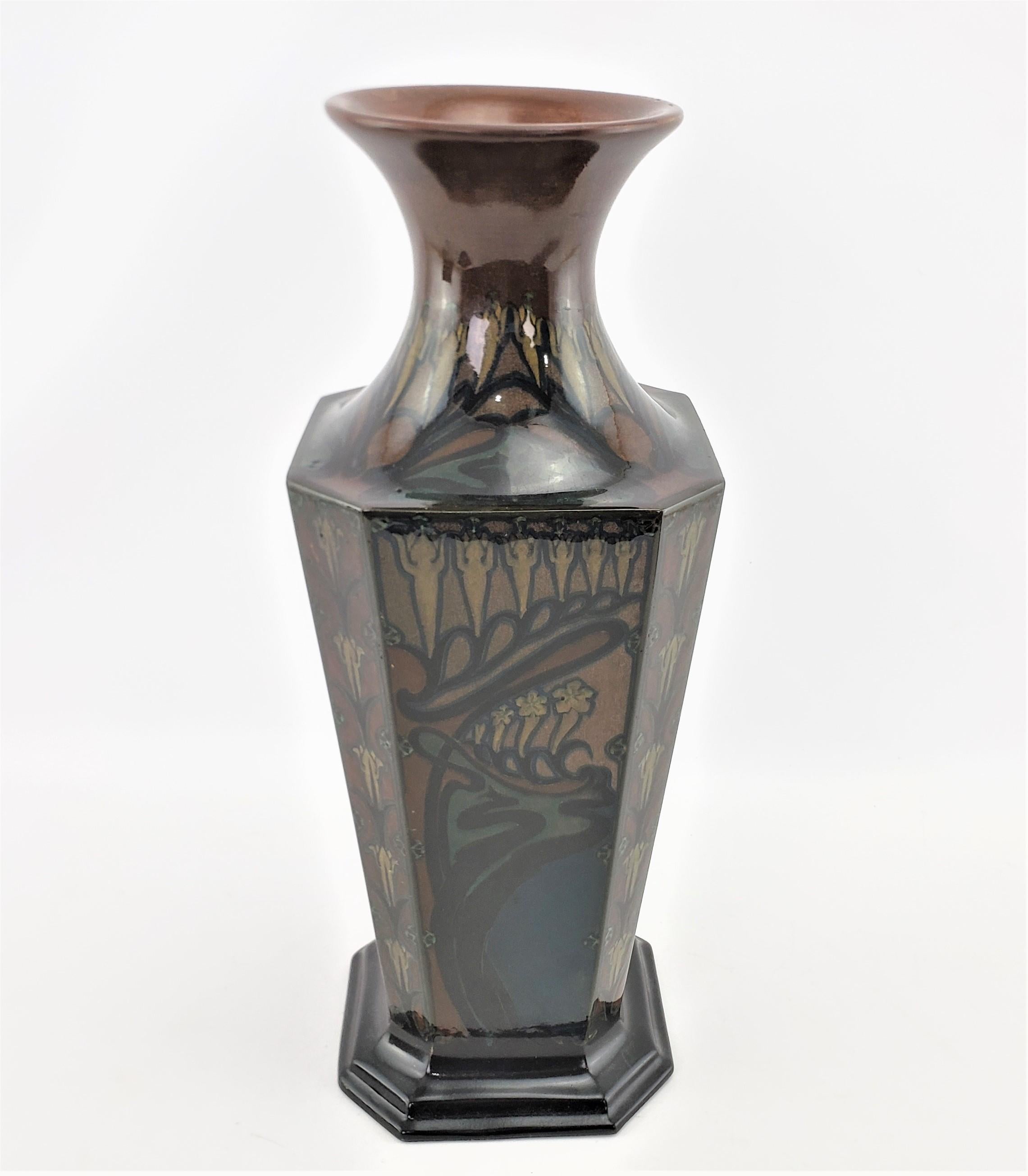 20ième siècle Grand vase ancien en poterie d'art Art nouveau de Rozenburg avec décoration de paysage en vente