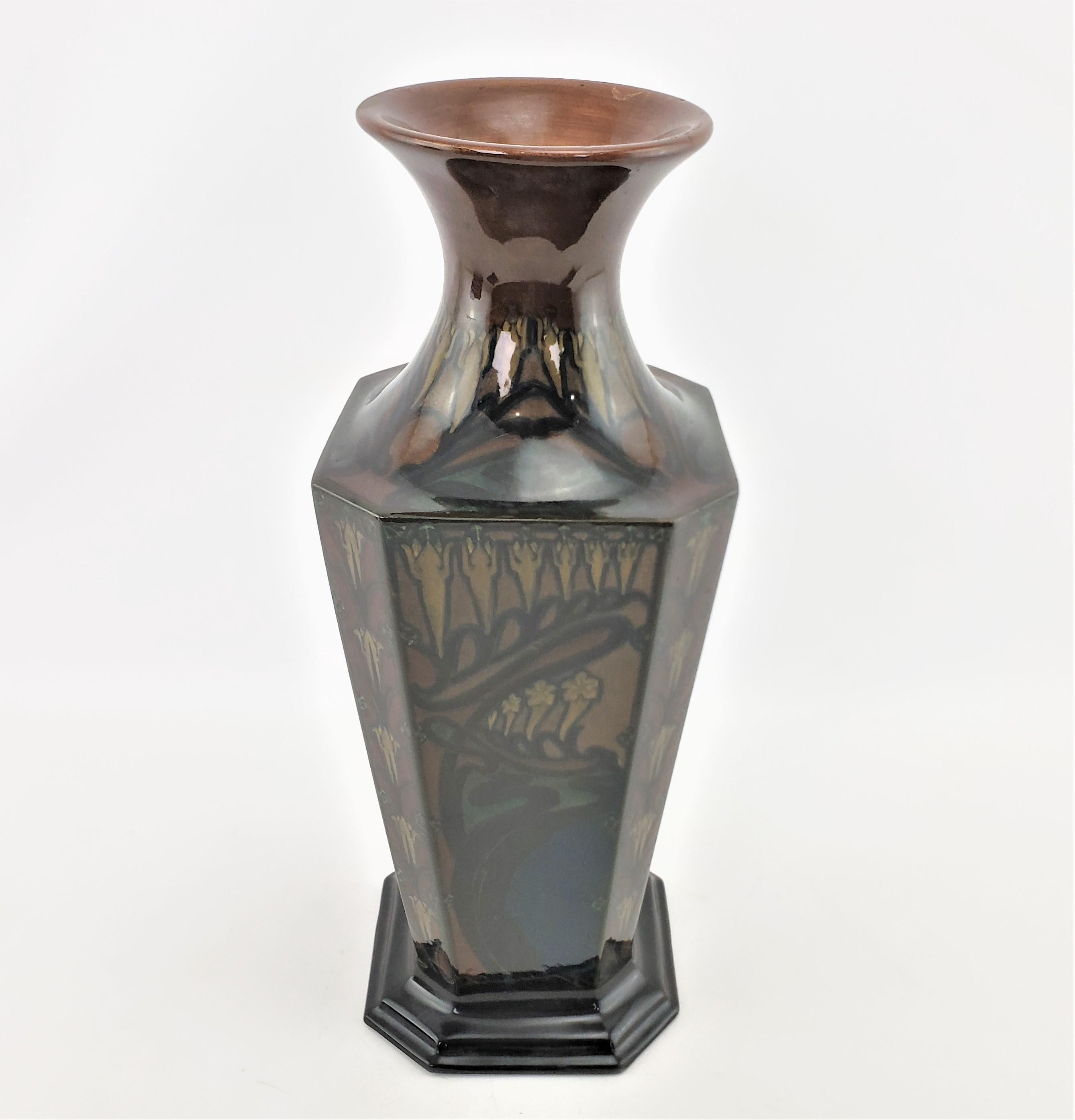 Grand vase ancien en poterie d'art Art nouveau de Rozenburg avec décoration de paysage en vente 2