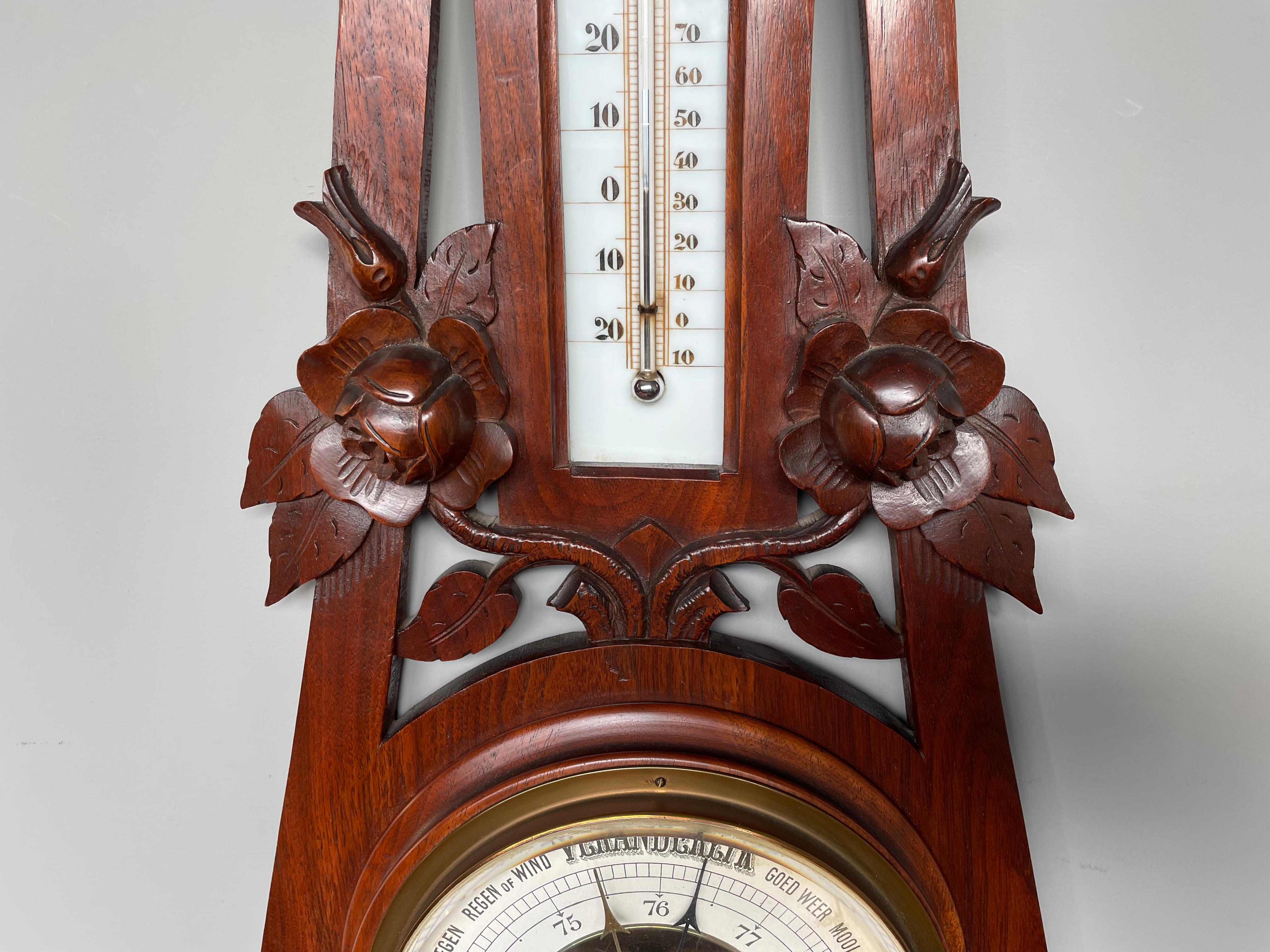 Großes antikes Arts and Crafts-Wandbarometer mit Handgeschnitzte Rosen und weitere Blumen im Angebot 11