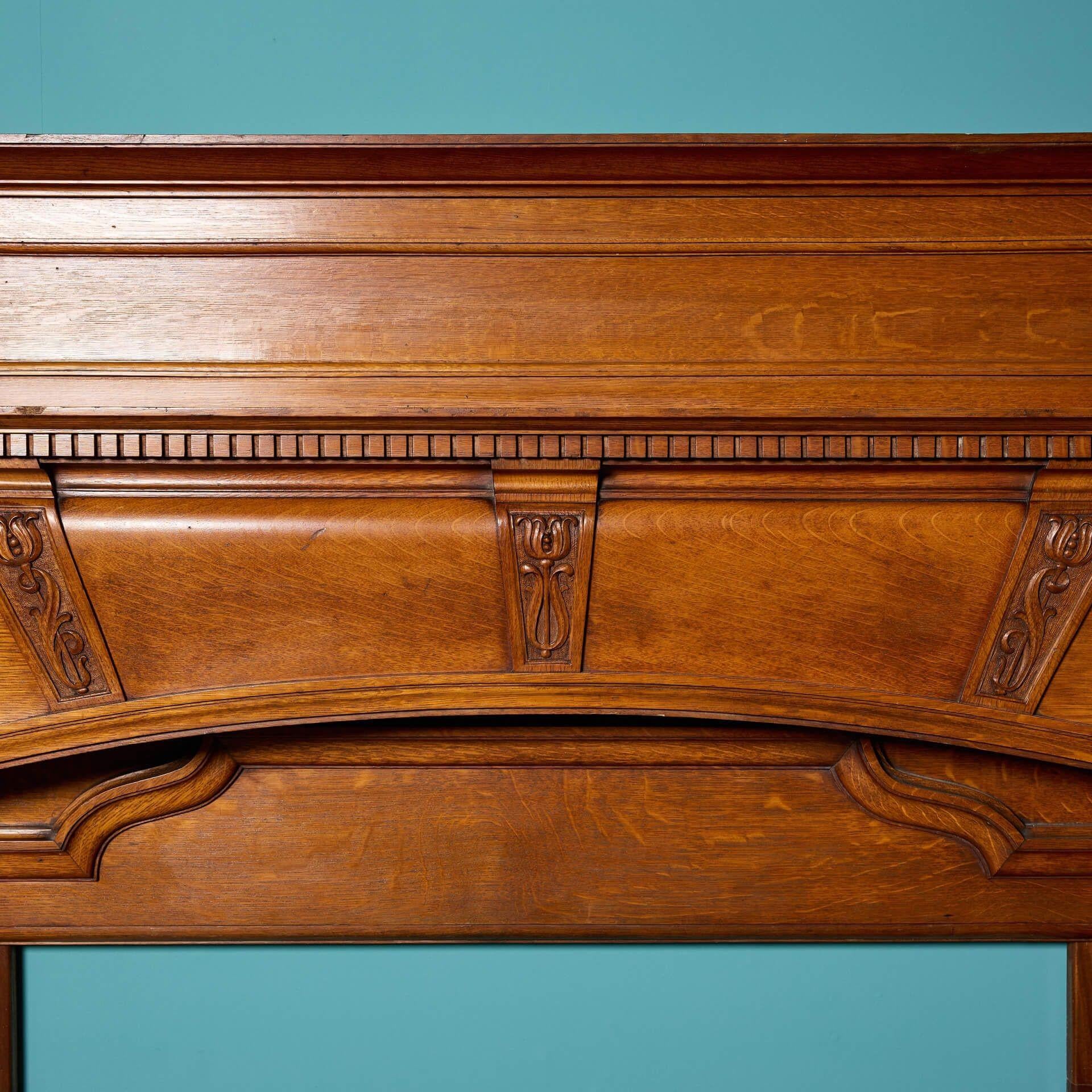 Grand manteau de cheminée ancien en Oak de style Antiquities & Craft État moyen - En vente à Wormelow, Herefordshire