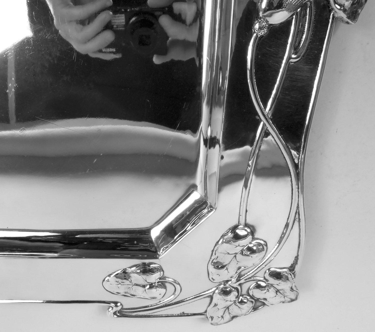 Bandeja grande de plata austriaca antigua Art Nouveau Silver en venta