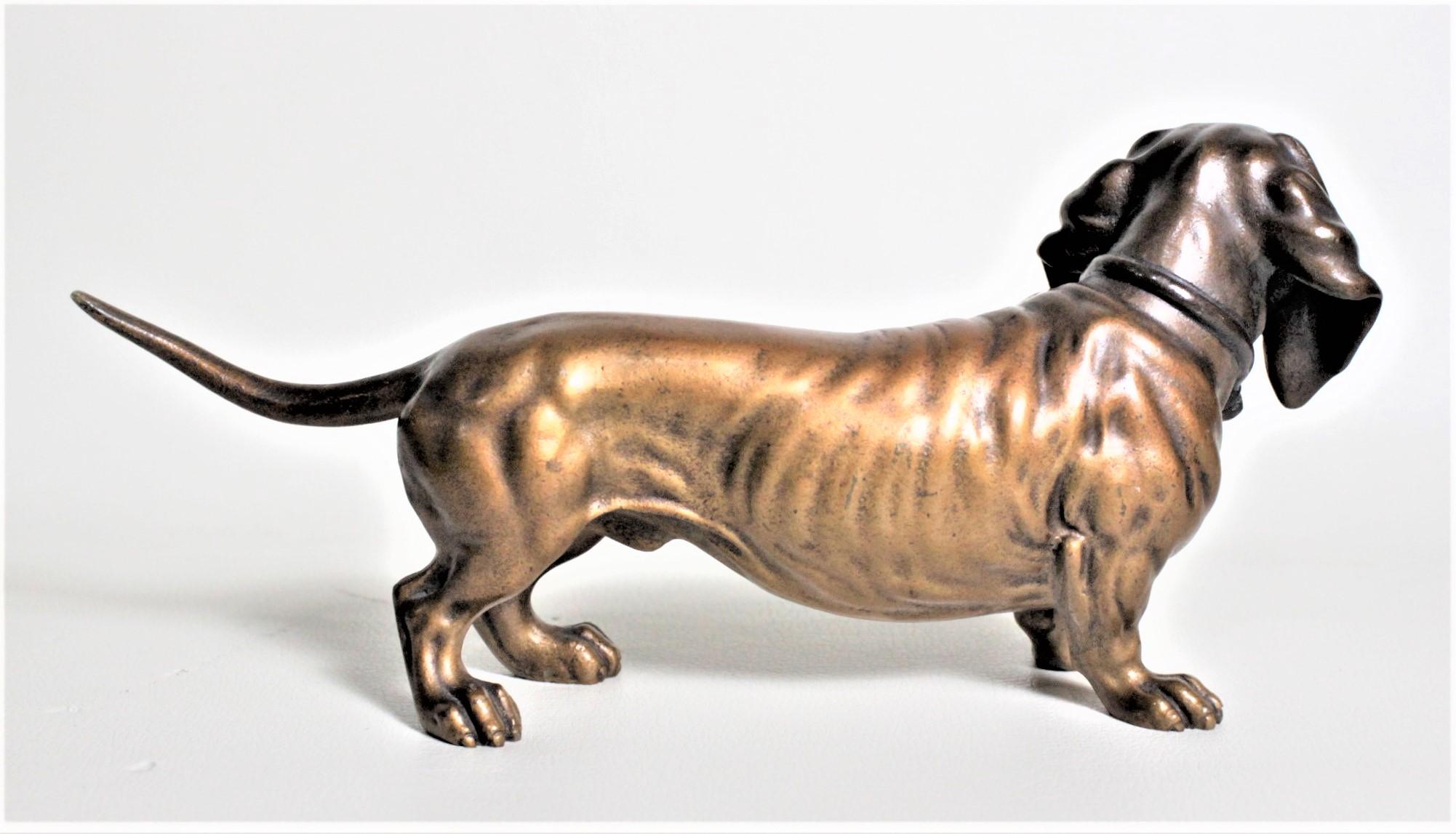 Große antike österreichische Kaltbemalte Bronze- Basset-Hunde-Figur (Österreichisch) im Angebot