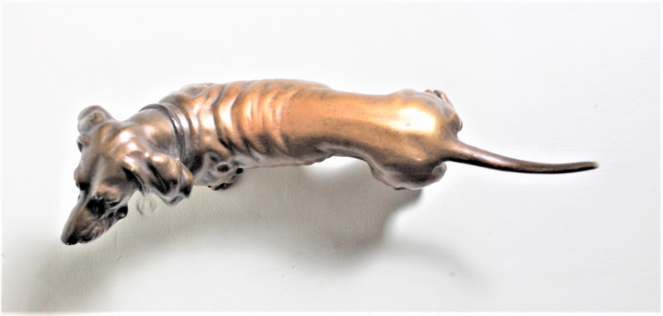 Große antike österreichische Kaltbemalte Bronze- Basset-Hunde-Figur (20. Jahrhundert) im Angebot