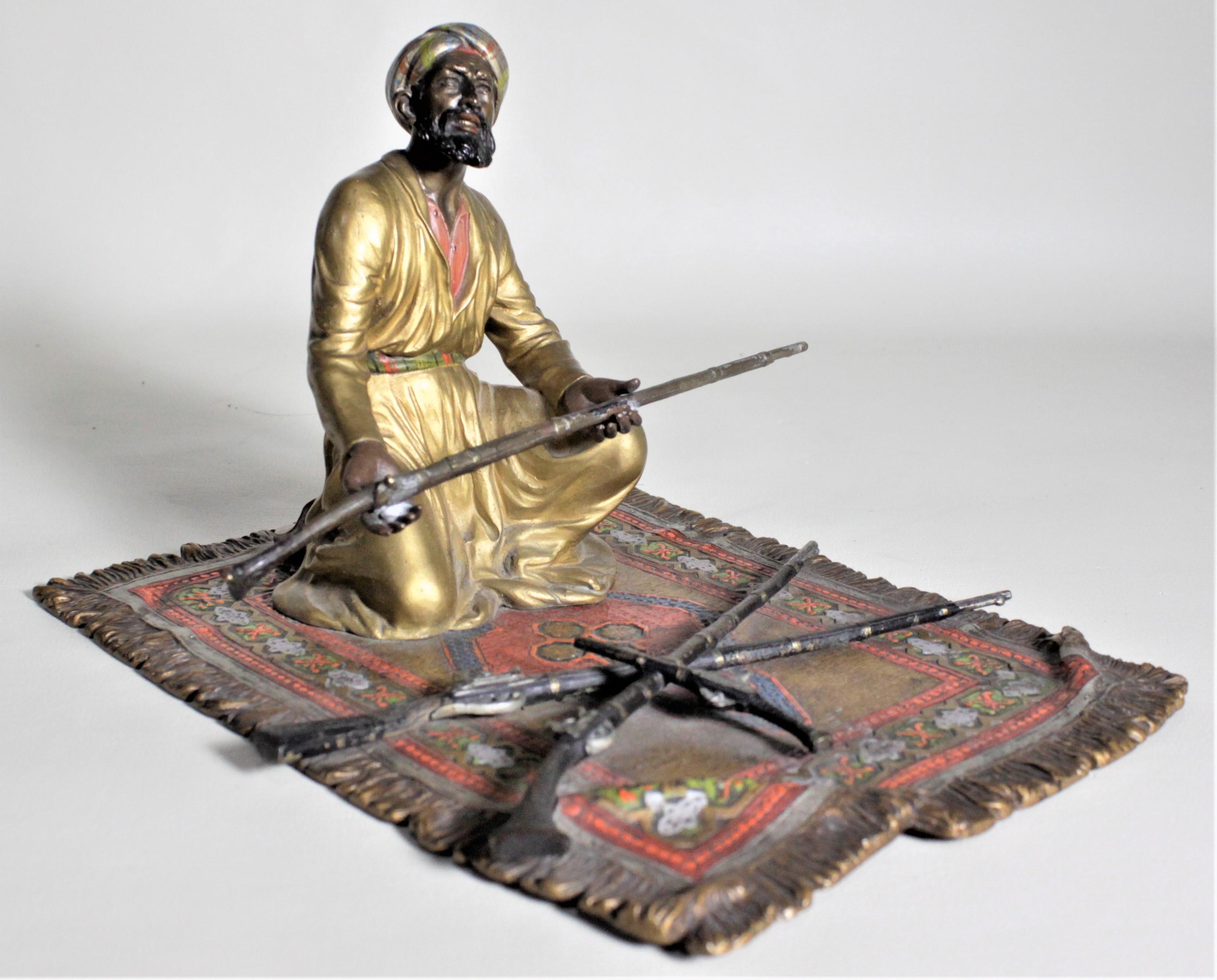 Victorien Grande figurine autrichienne ancienne en bronze peint à froid d'un marchand aux bras arabes en vente