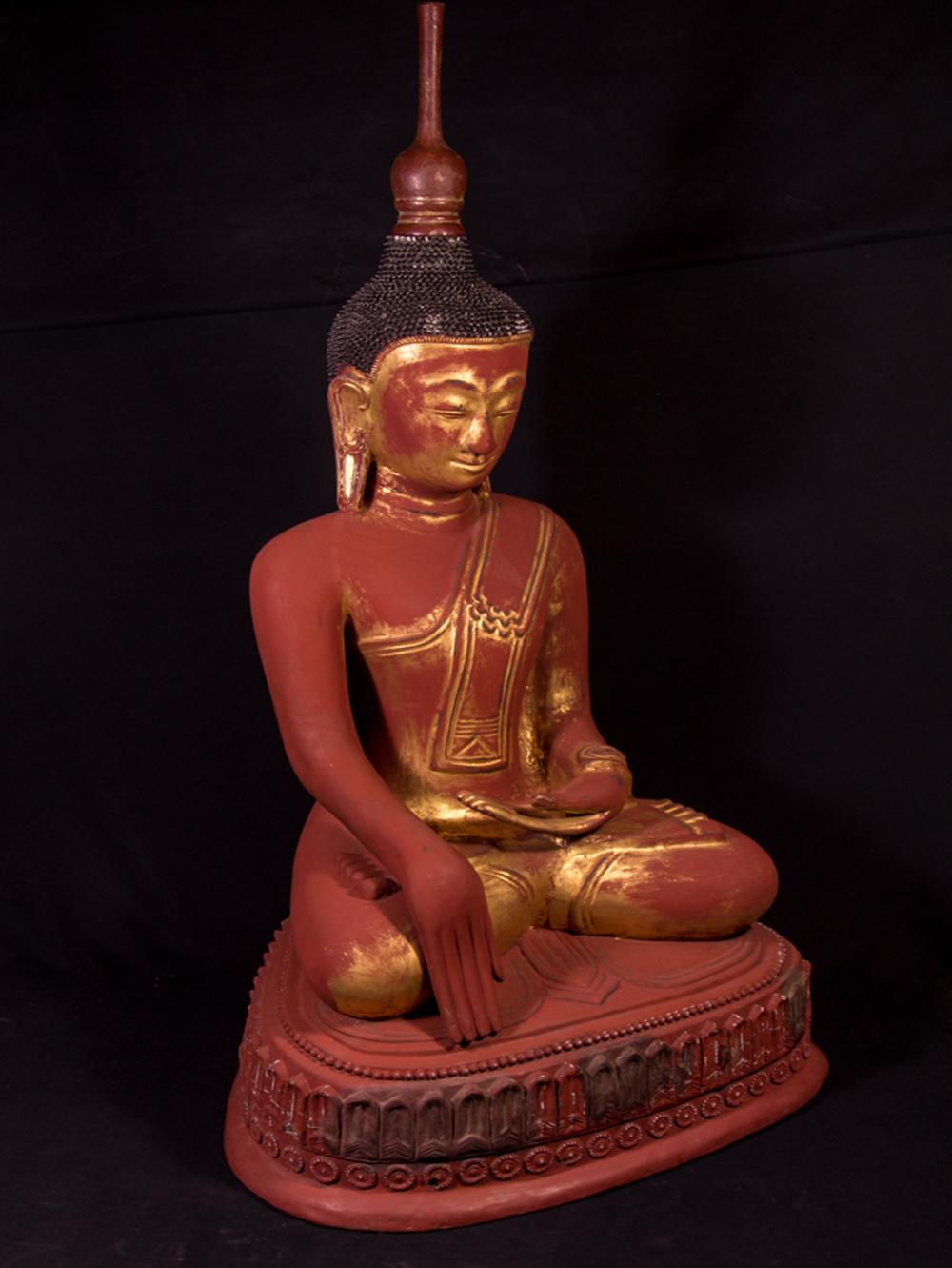 Material: lacquerware
120 cm high 
67 cm wide and 52 cm deep
Weight: 12.4 kgs
Gilded with 24 krt. gold
Ava style
Bhumisparsha mudra
Originating from Burma
19th century
Very special !

 