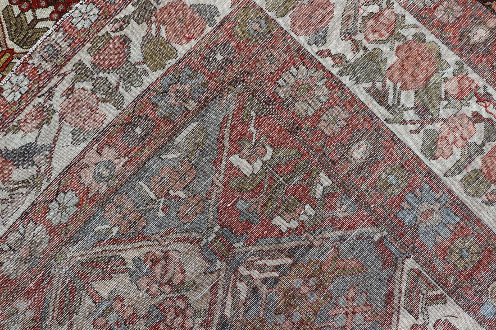Grand tapis ancien Bakhtiari avec motif de jardin en forme de diamant 12'1 x 18'0 en vente 8