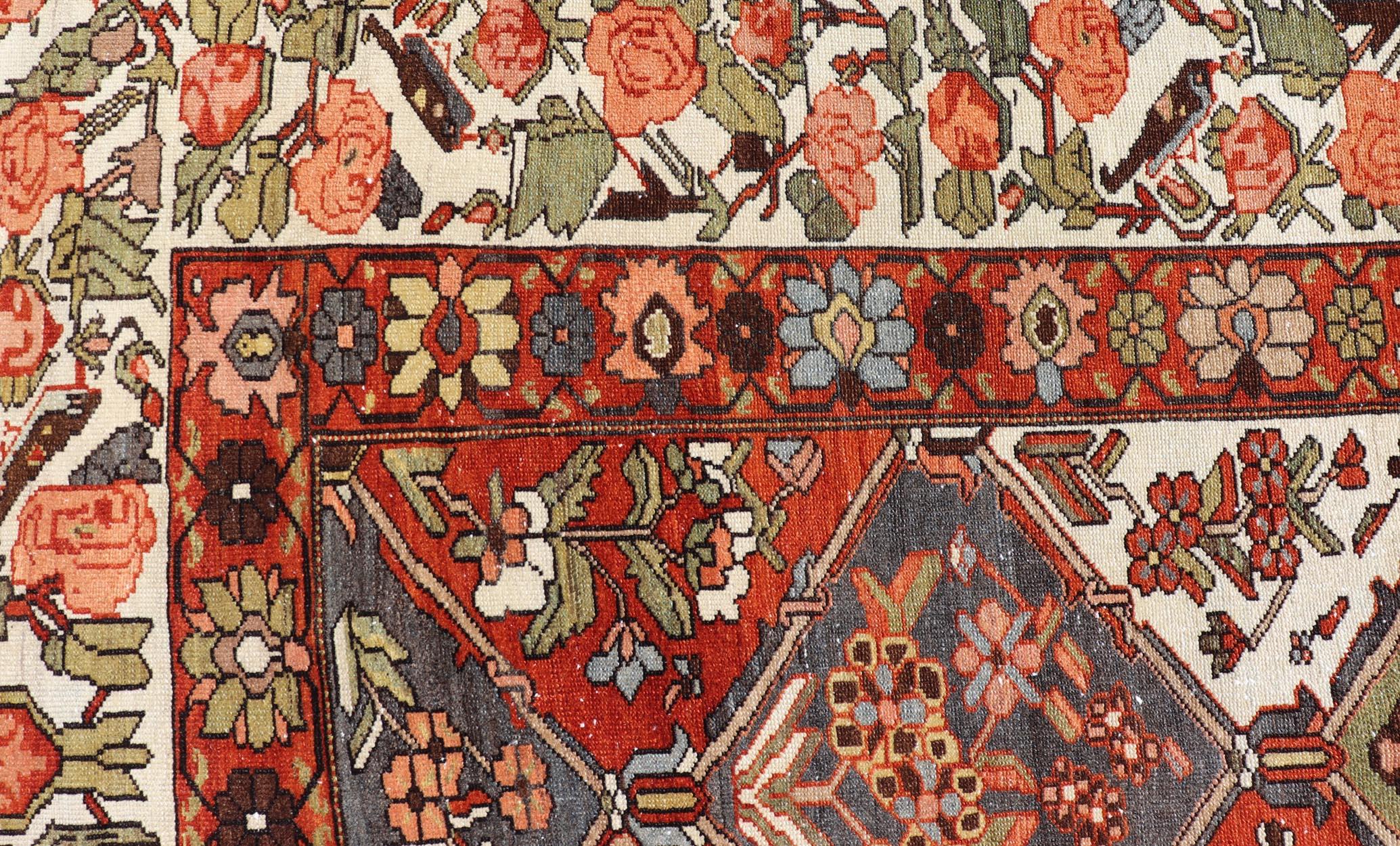 Perse Grand tapis ancien Bakhtiari avec motif de jardin en forme de diamant 12'1 x 18'0 en vente