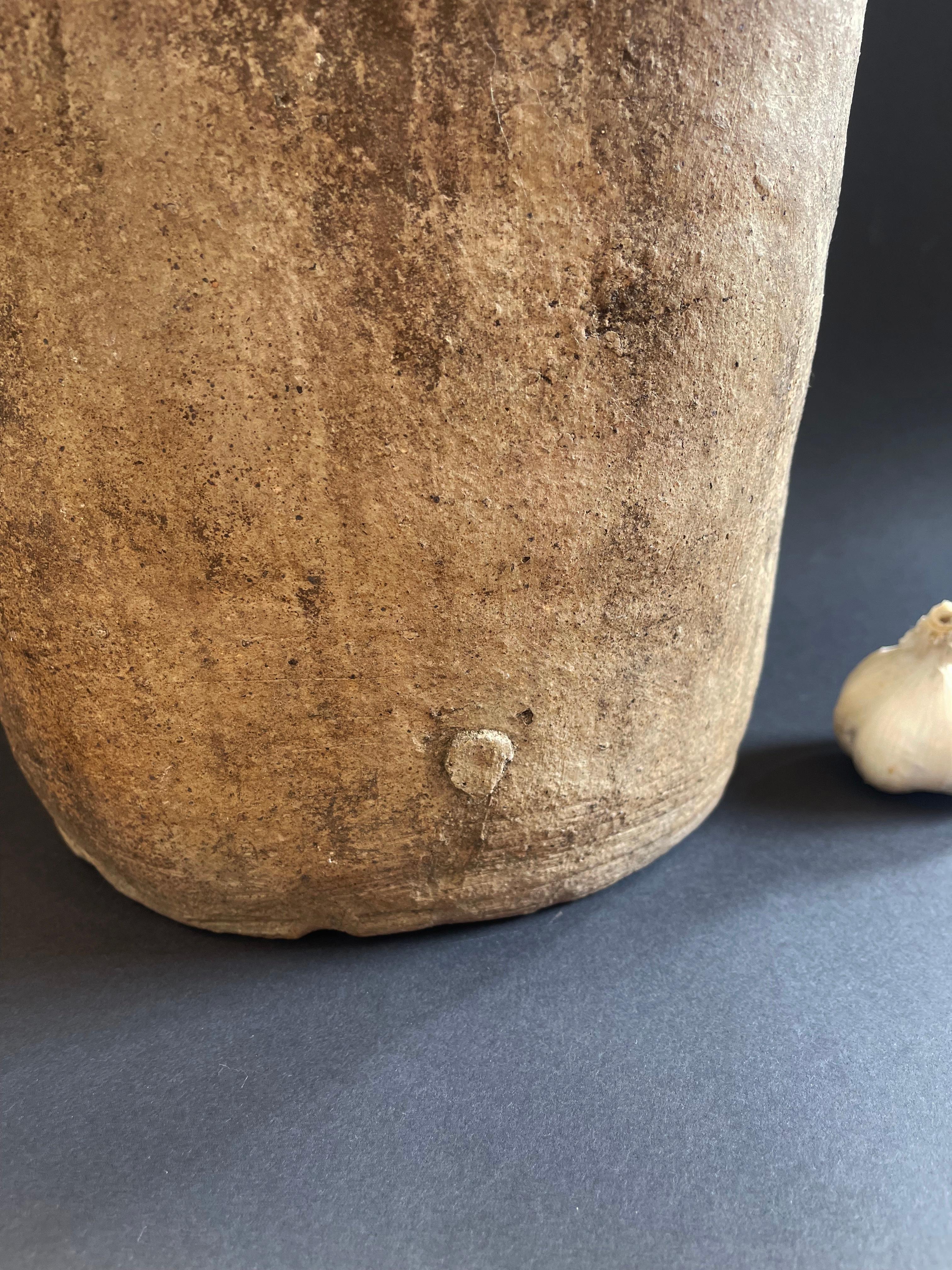 Grec Grand récipient de rangement ancien de bouteilles ou urne en argile balkanique en terre cuite, 19ème siècle en vente