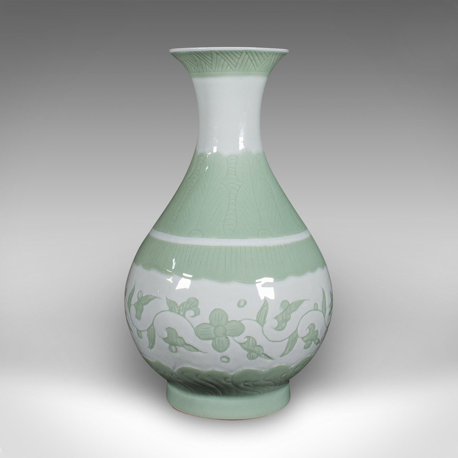 Our Stock # 24811

This is a large antique baluster flower vase. A Chinese, Celadon ceramic bouquet urn, dating to the late Victorian period, circa 1900.

Tastefully presented with a generous proportion
Displays a desirable aged patina and in good