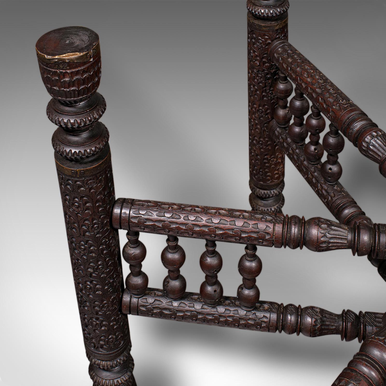 Laiton Grande table à thé berbère ancienne, Moyen-Orient, laiton, teck, Campaigner, Circa 1920 en vente