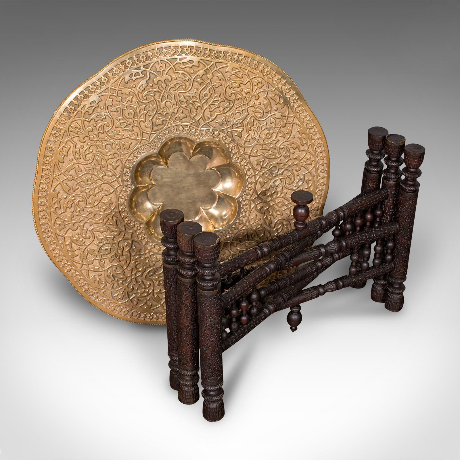 Grande table à thé berbère ancienne, Moyen-Orient, laiton, teck, Campaigner, Circa 1920 en vente 2