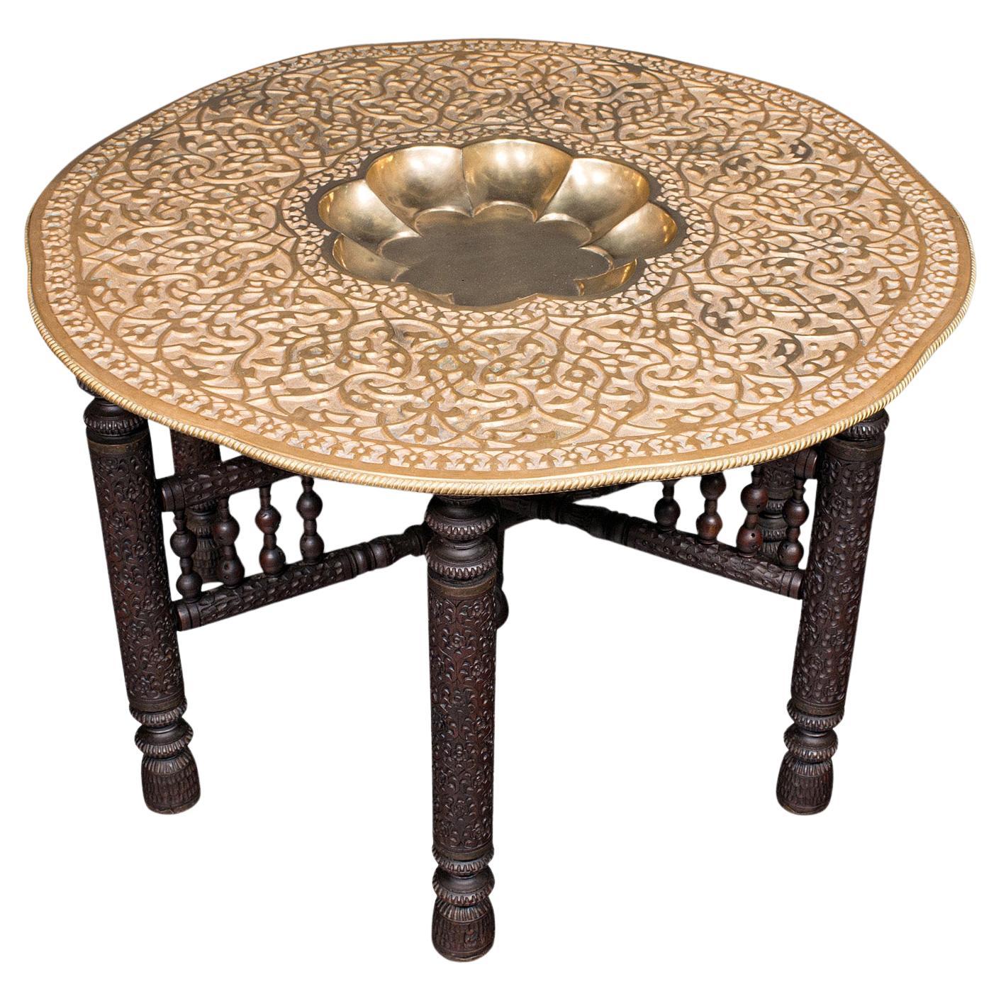 Grande table à thé berbère ancienne, Moyen-Orient, laiton, teck, Campaigner, Circa 1920 en vente