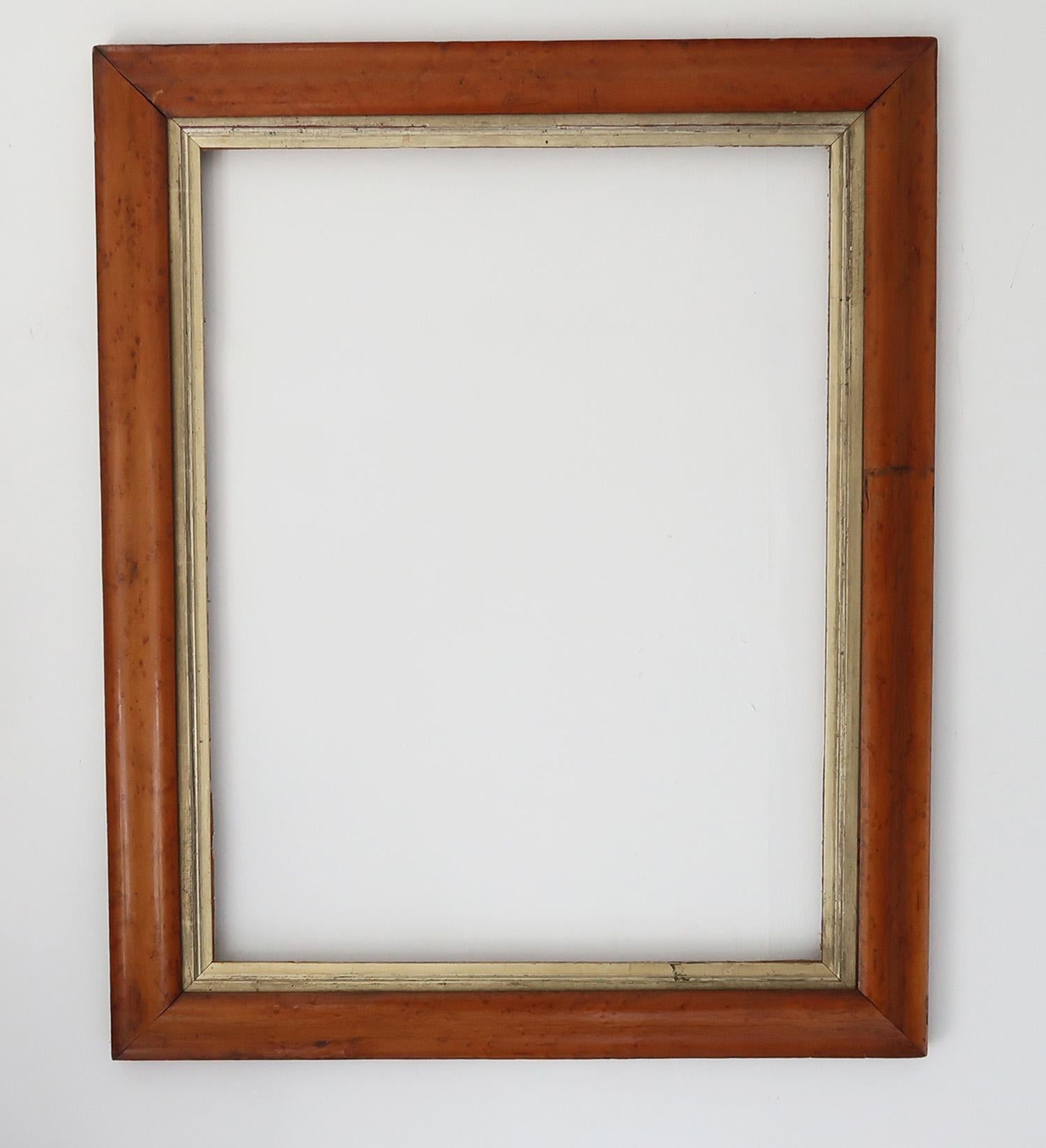 Joli cadre en érable à œil d'oiseau

Patine d'origine. Une couleur délicieuse

Avec le cadre d'origine en métal doré

Bon état. Pas d'éclats sur le placage

La mesure indiquée ci-dessous correspond à l'extérieur du cadre. La vue mesure 26 x 19.75