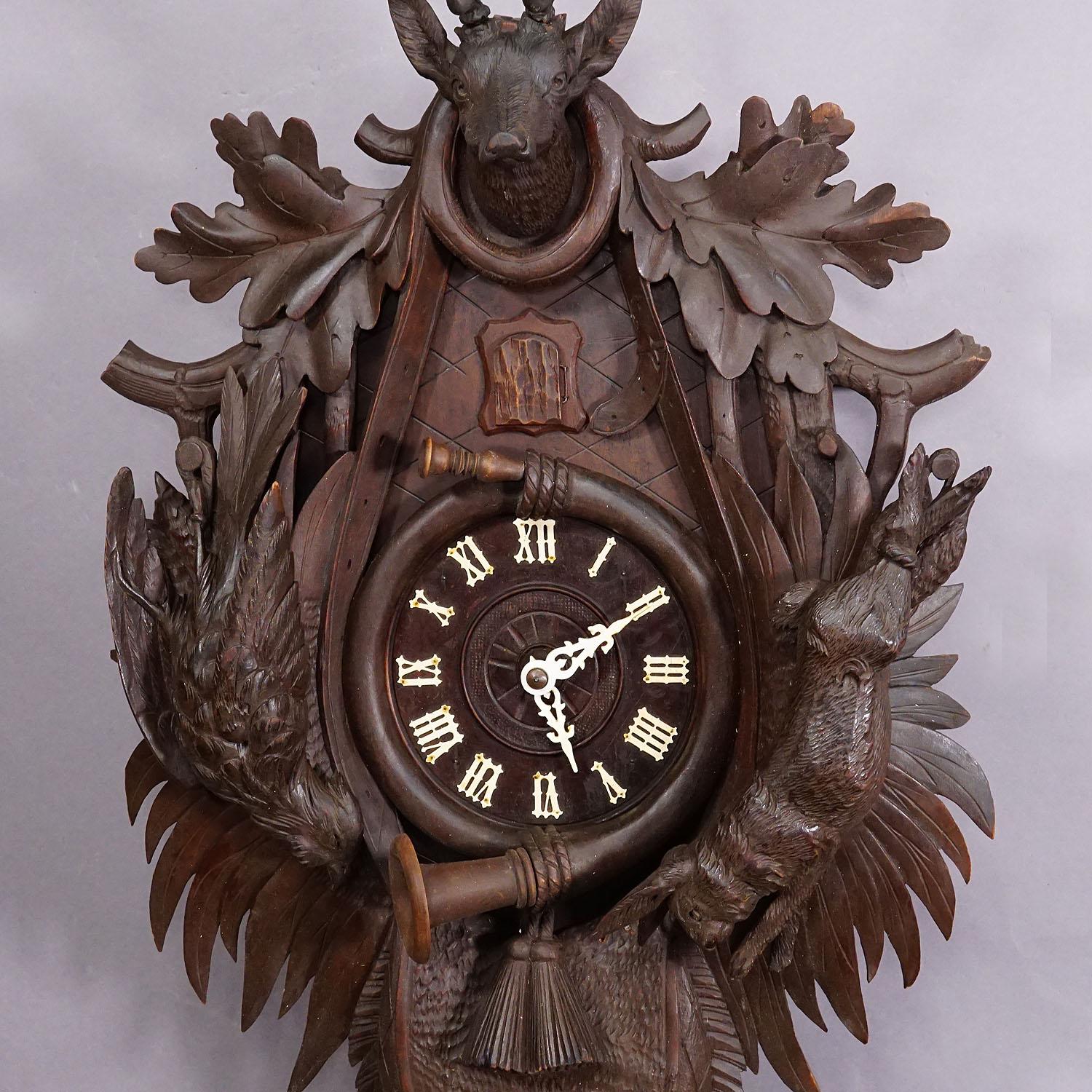 Large Antique Black Forest Carved Cuckoo Clock with Stag Head In Good Condition For Sale In Berghuelen, DE