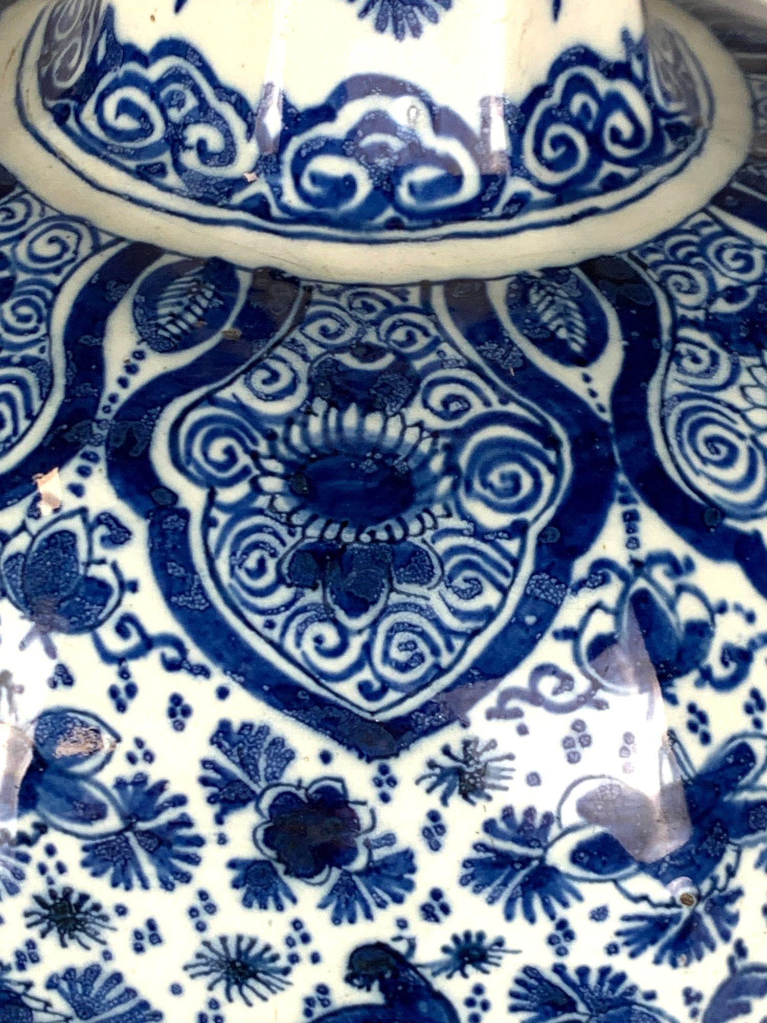 Große antike blau-weiße holländische Delft-Vase, handbemalt, 18. Jahrhundert Ca. 1770 (Spätes 18. Jahrhundert) im Angebot